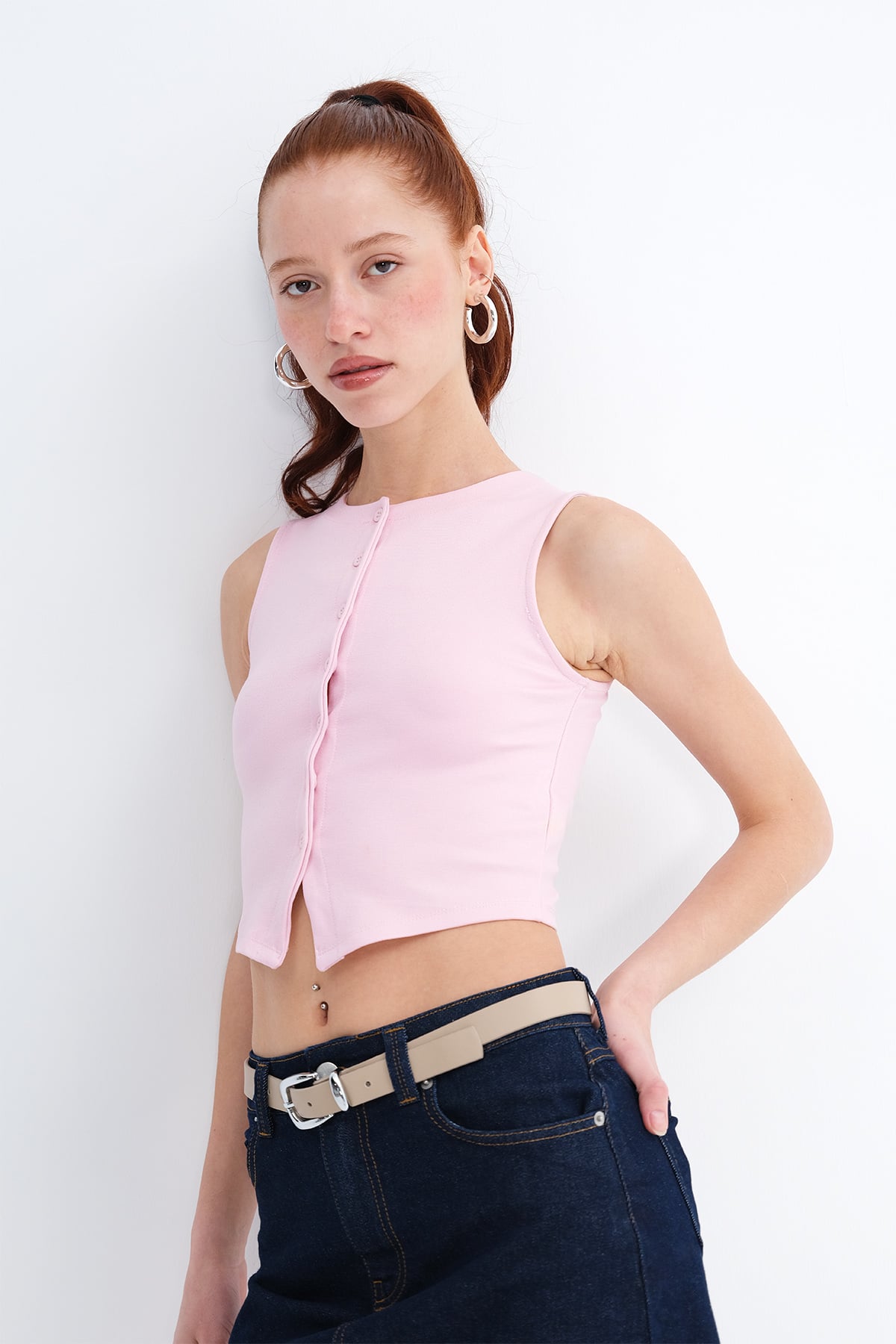 Lotus_Crew-Neck-Buttoned-Vest-addax