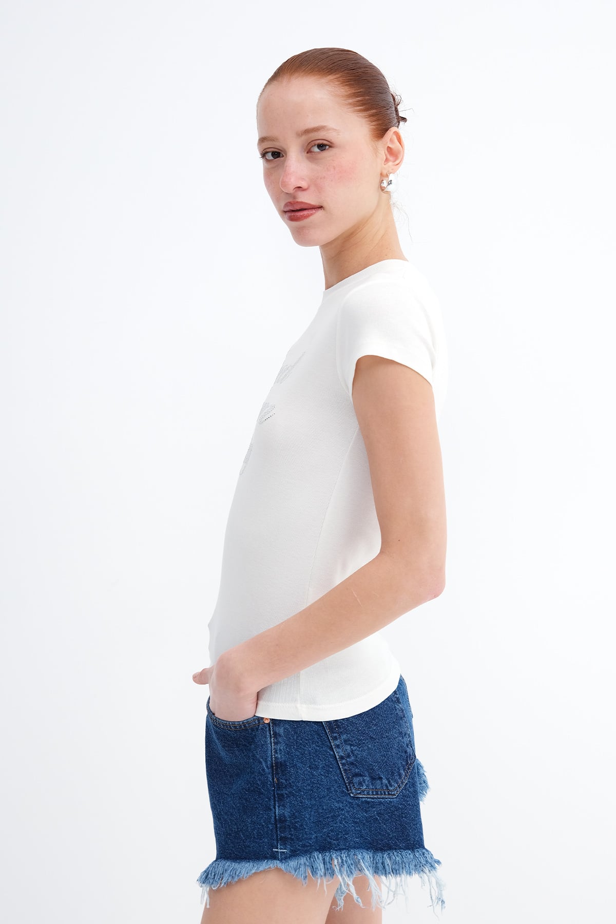 Ecru_Crew-Neck-Rhinestone-T-shirt-addax