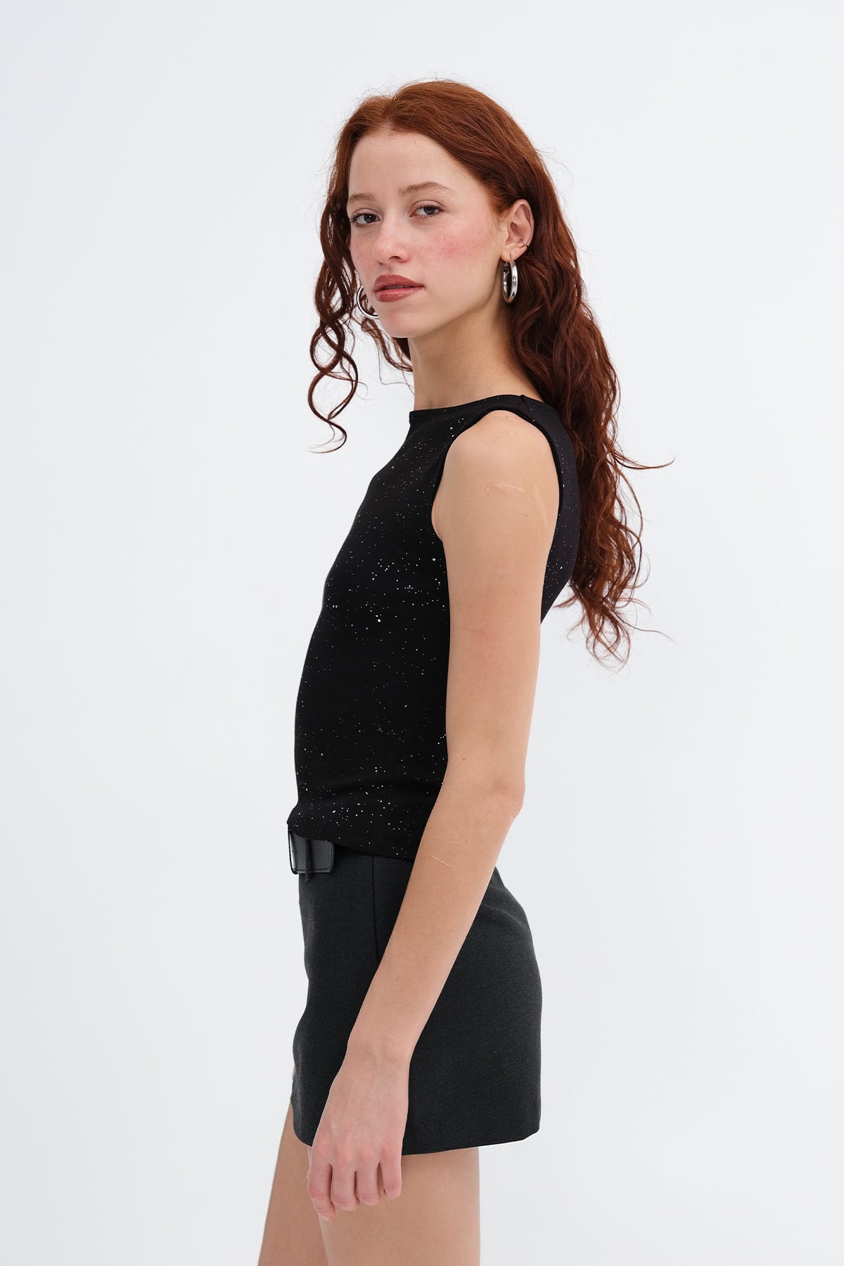 Silvery-Black_Sleeveless-Shimmery-Tank-Top-addax