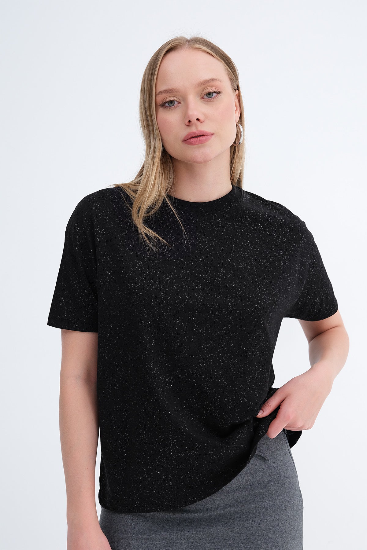 Silvery-Black_Crew-Neck-Glitter-T-shirt-addax