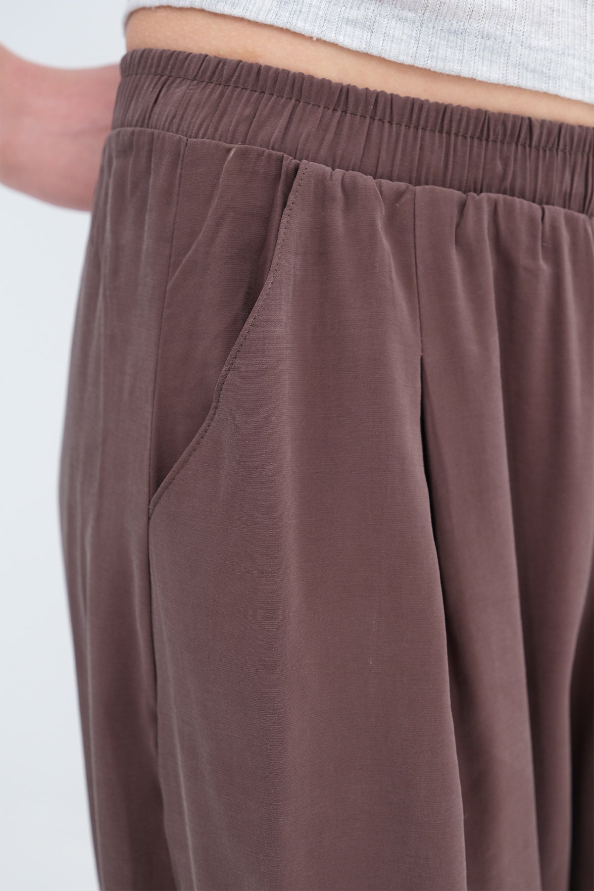 Bitter-Coffee_Elastic-Waist-Modal-Pants-addax