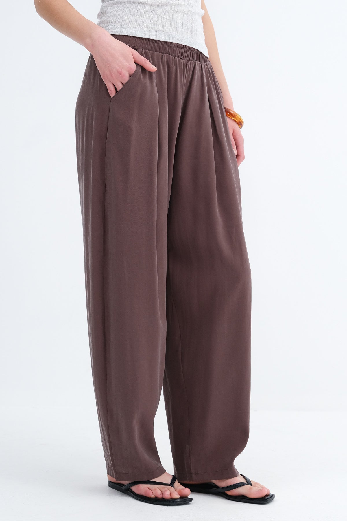 Bitter-Coffee_Elastic-Waist-Modal-Pants-addax