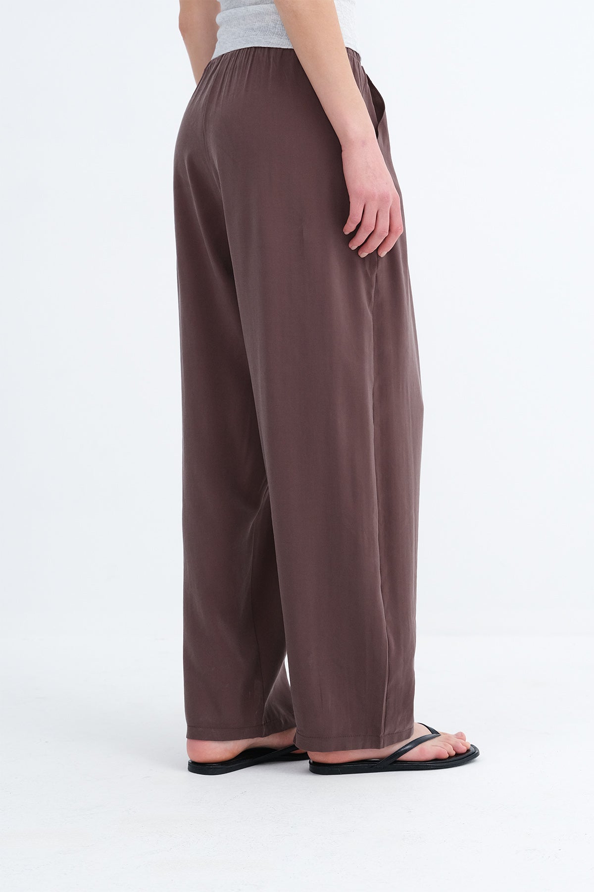 Bitter-Coffee_Elastic-Waist-Modal-Pants-addax