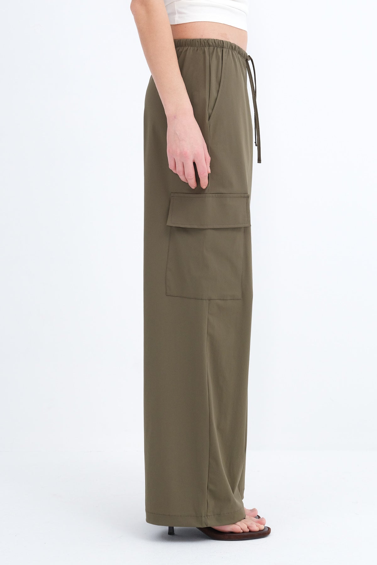Oil-Green_Elastic-Waist-Cargo-Pants-addax