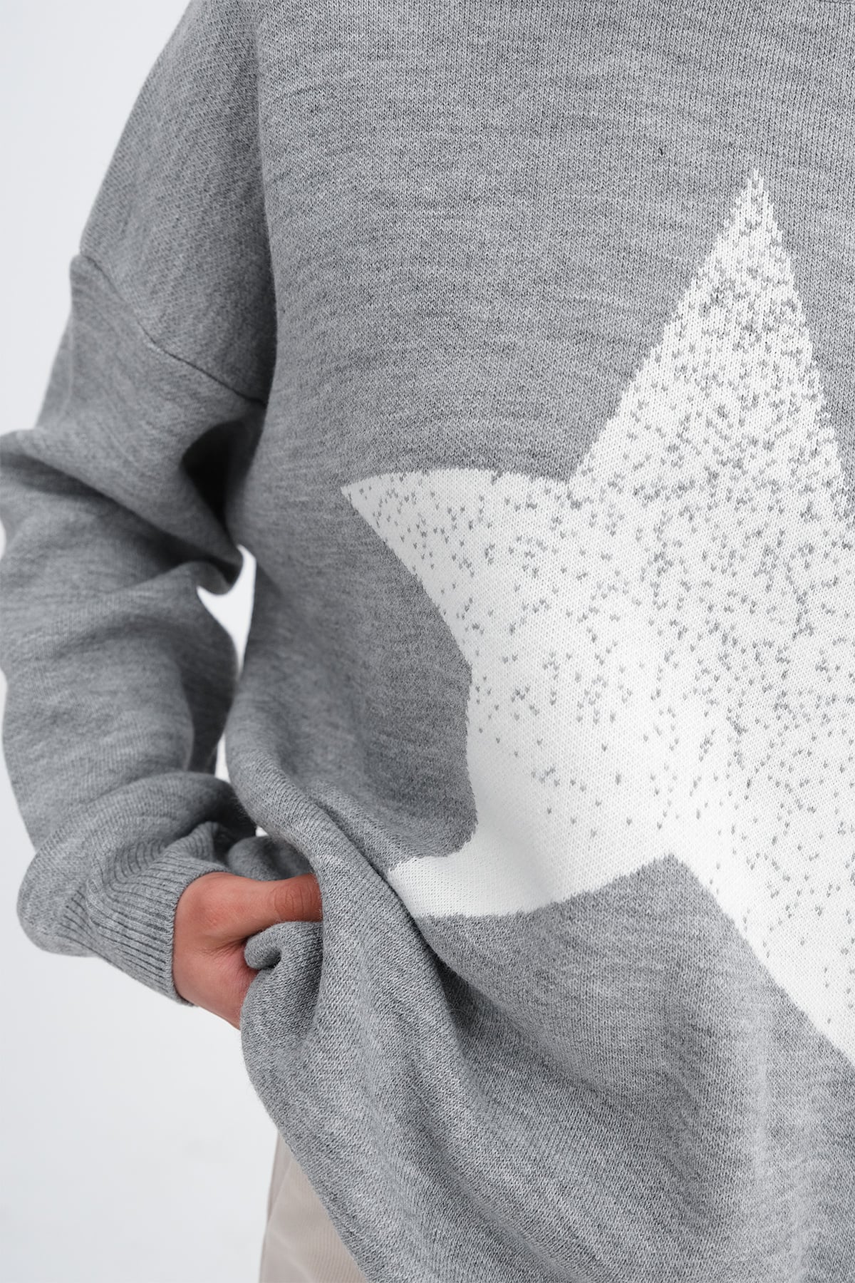 Snow-Melange_Star-Knit-Sweater-addax