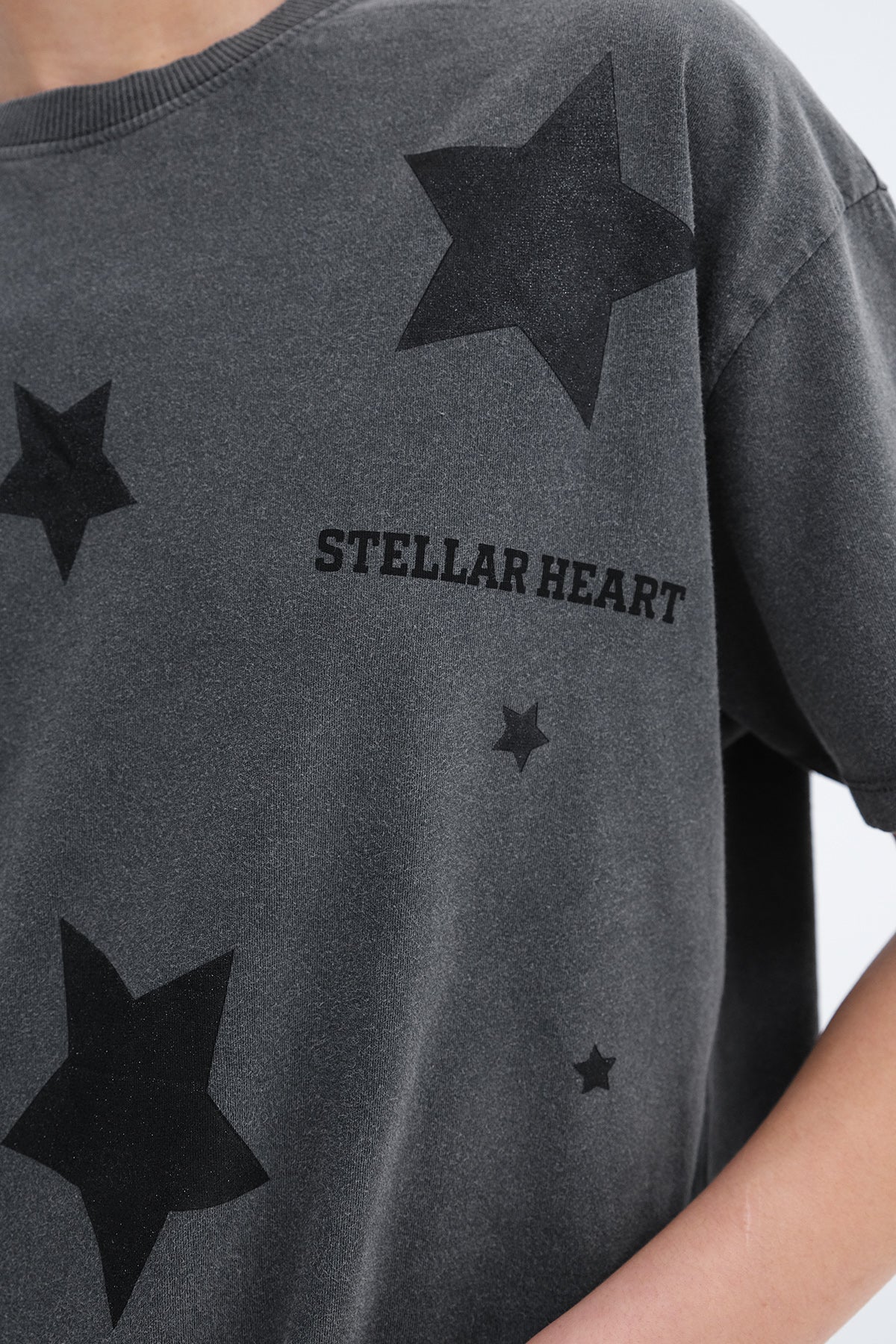 Acid-Lead-Grey_Star-Patterned-T-Shirt-addax