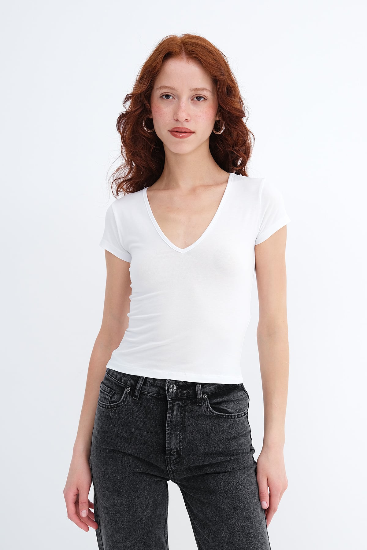 White_V-Neck-Basic-T-shirt-addax