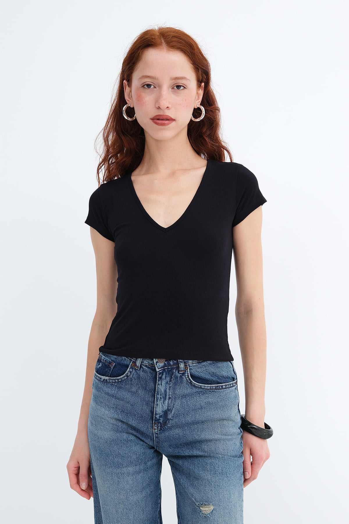 Black_V-Neck-Basic-T-shirt-addax
