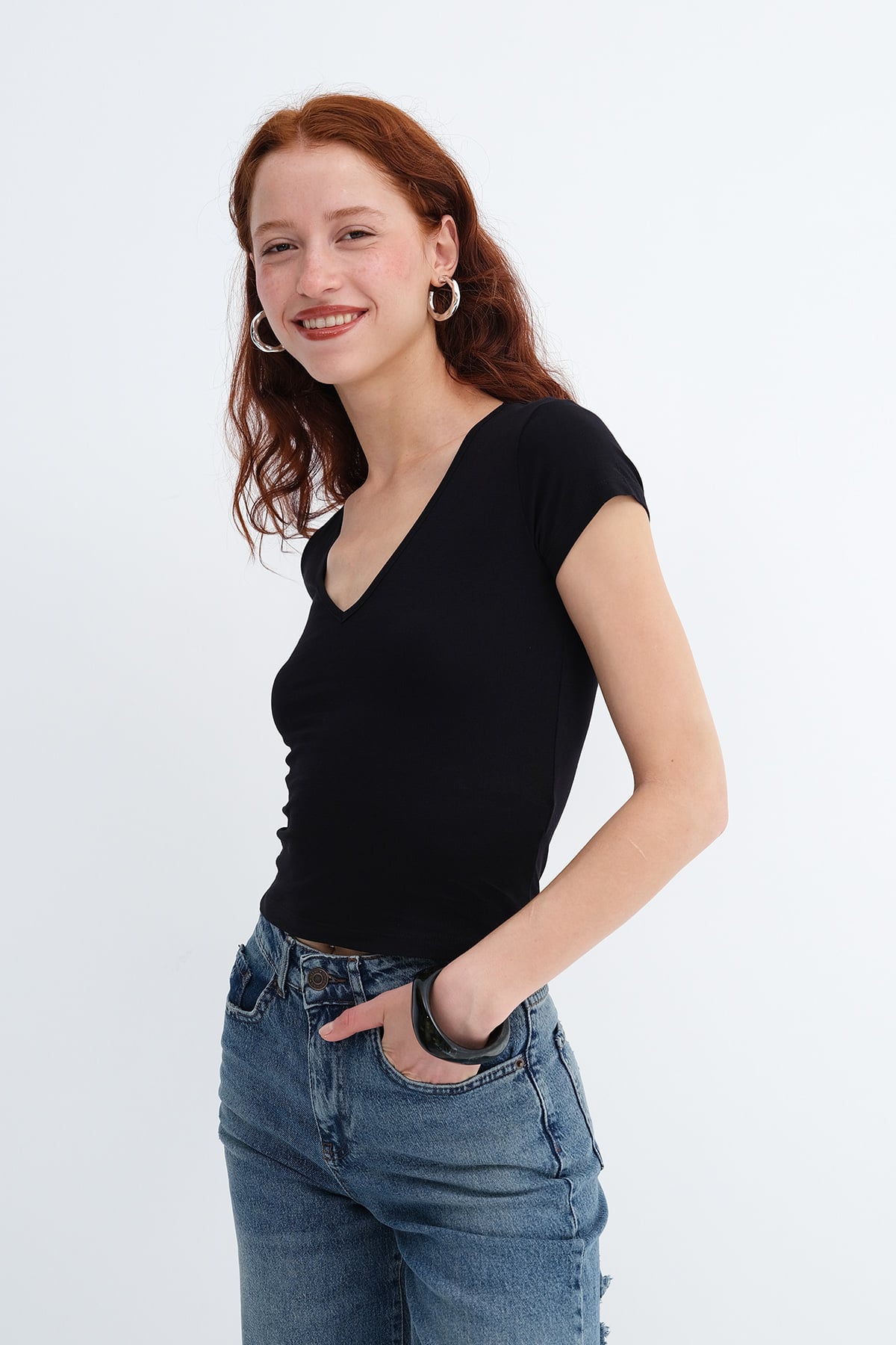 Black_V-Neck-Basic-T-shirt-addax
