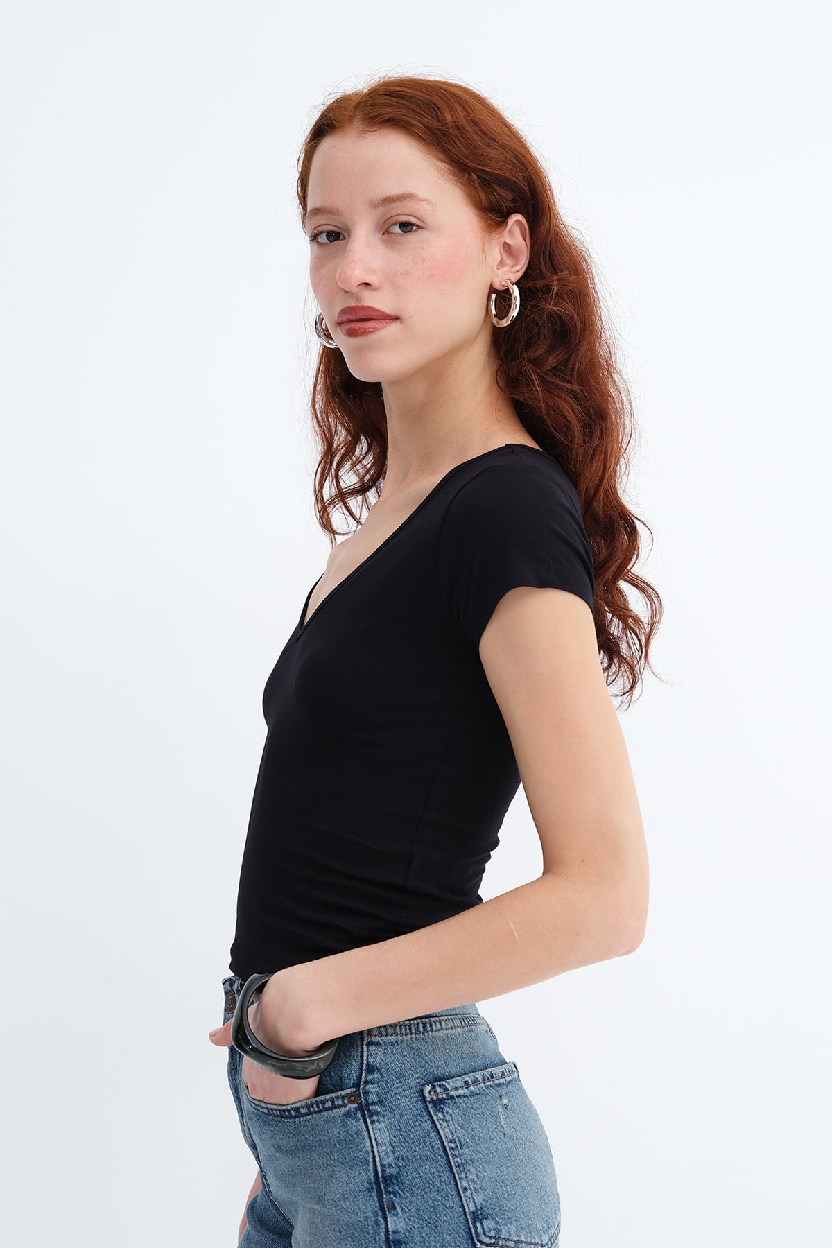 Black_V-Neck-Basic-T-shirt-addax