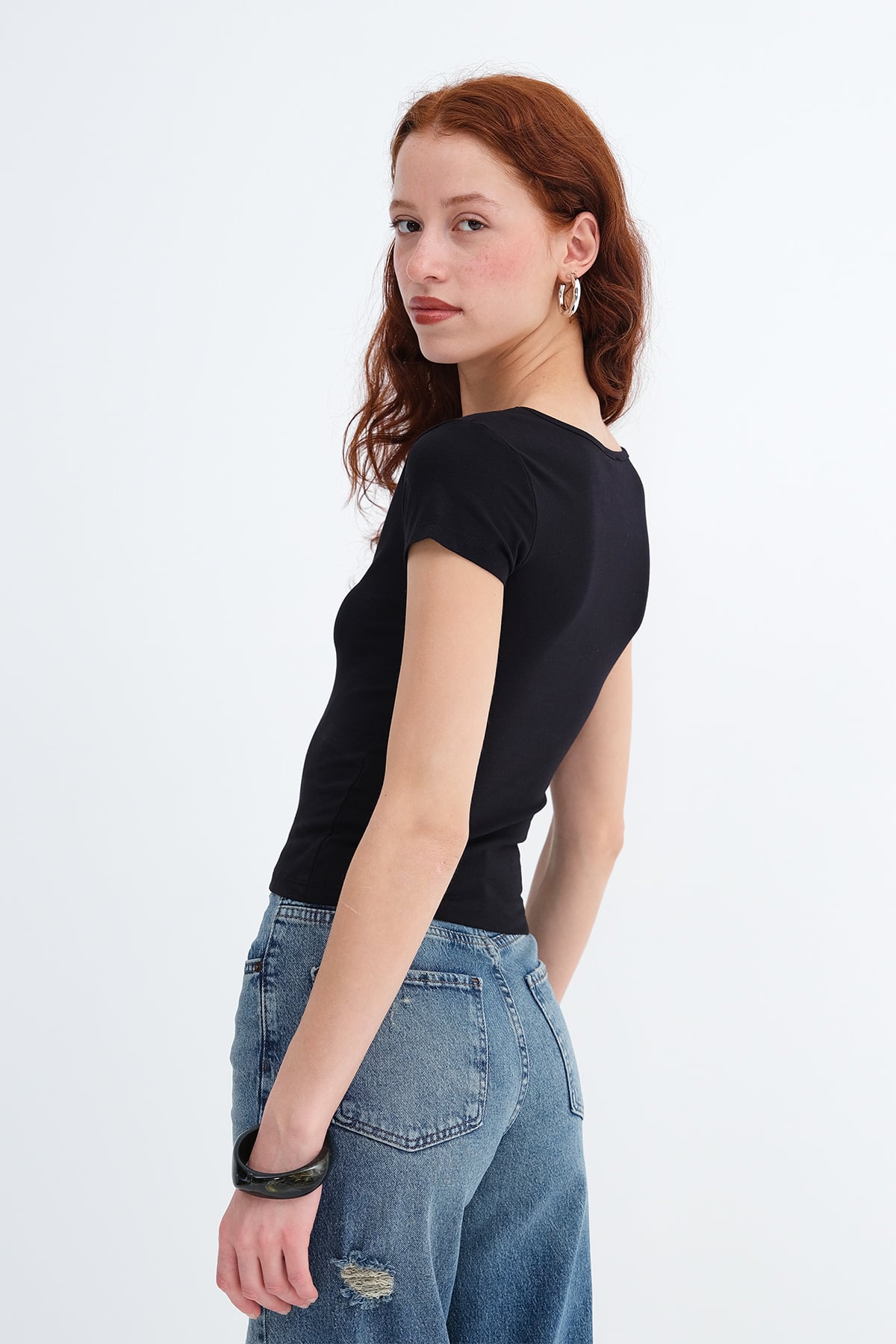Black_V-Neck-Basic-T-shirt-addax