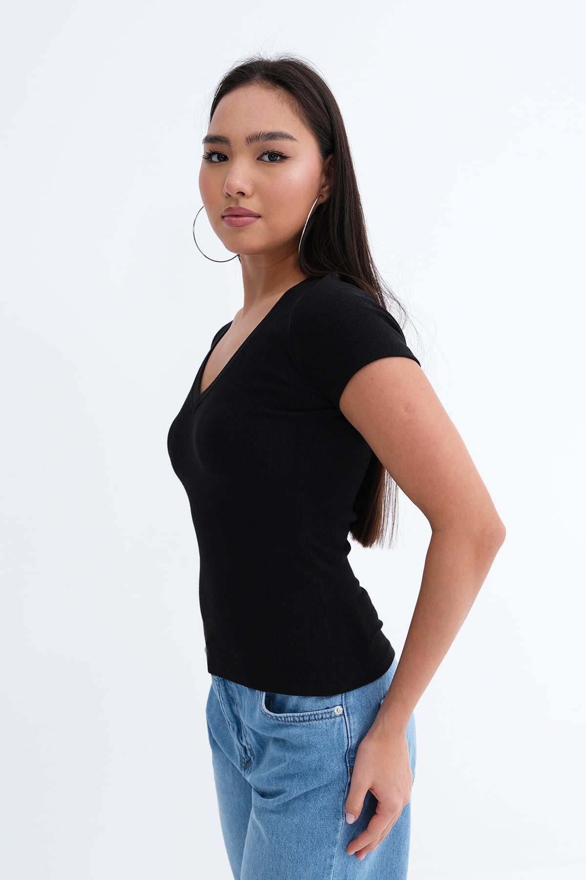 Black_V-Neck-Basic-T-Shirt-addax