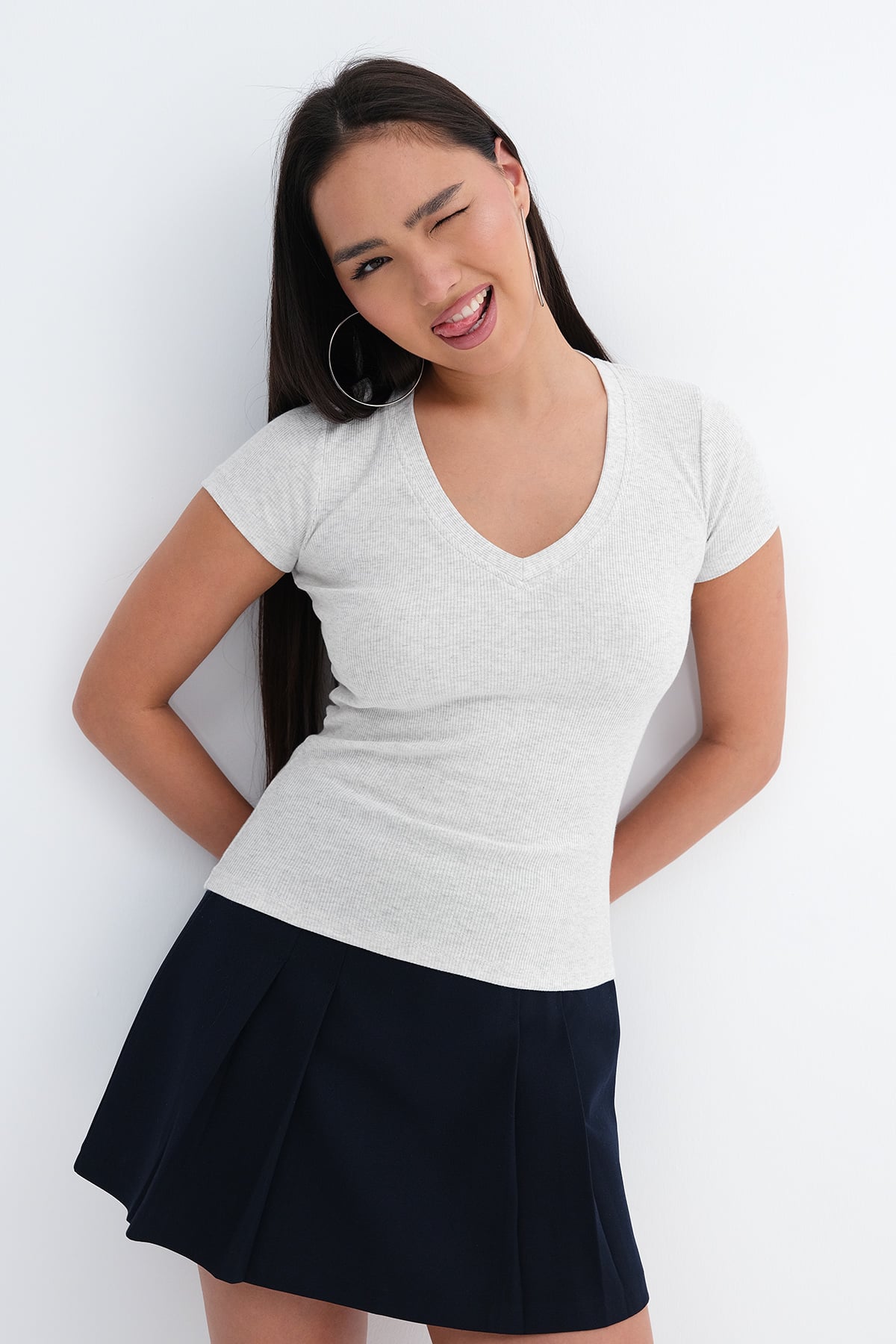 Snow-Melange_V-Neck-Basic-T-Shirt-addax