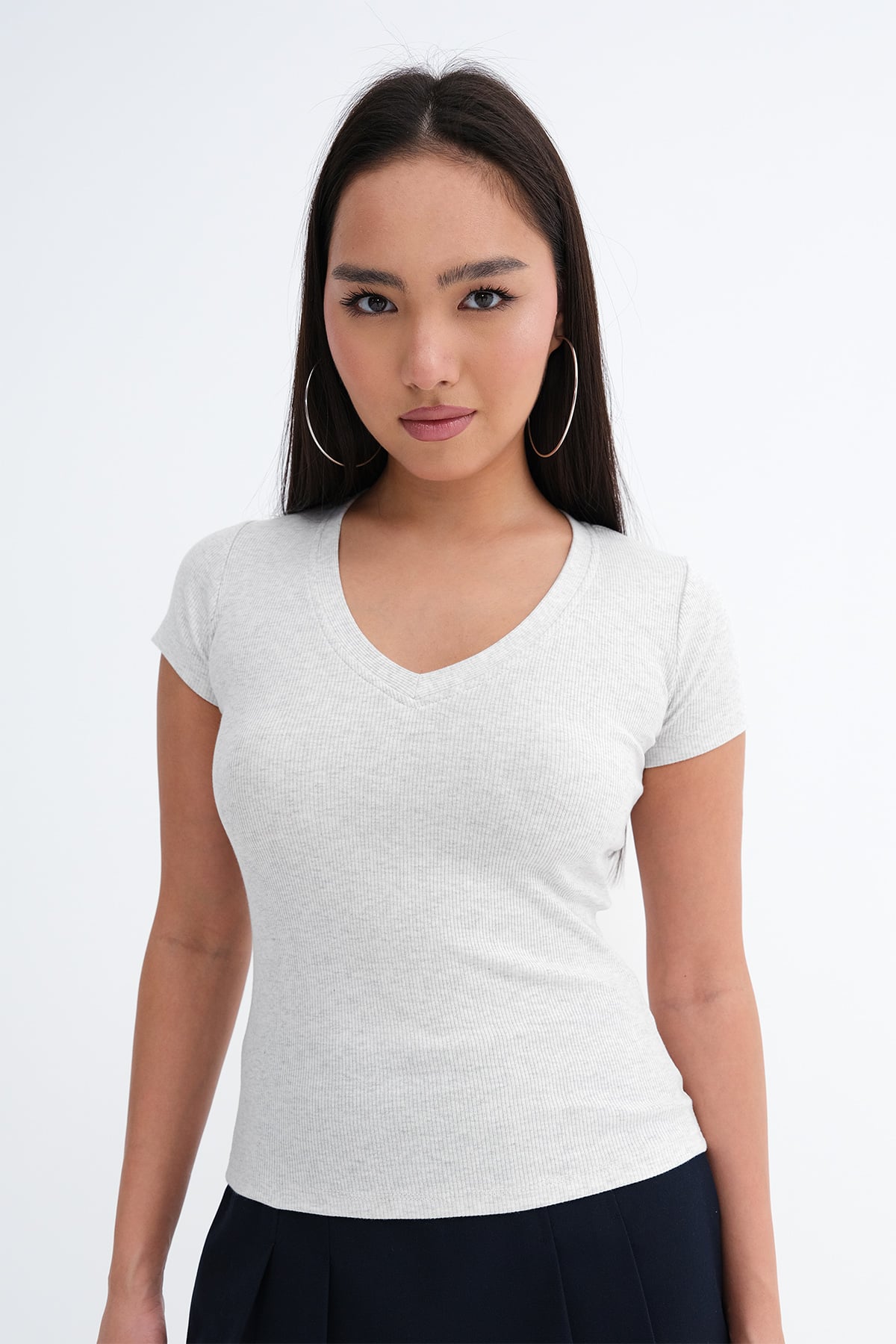 Snow-Melange_V-Neck-Basic-T-Shirt-addax