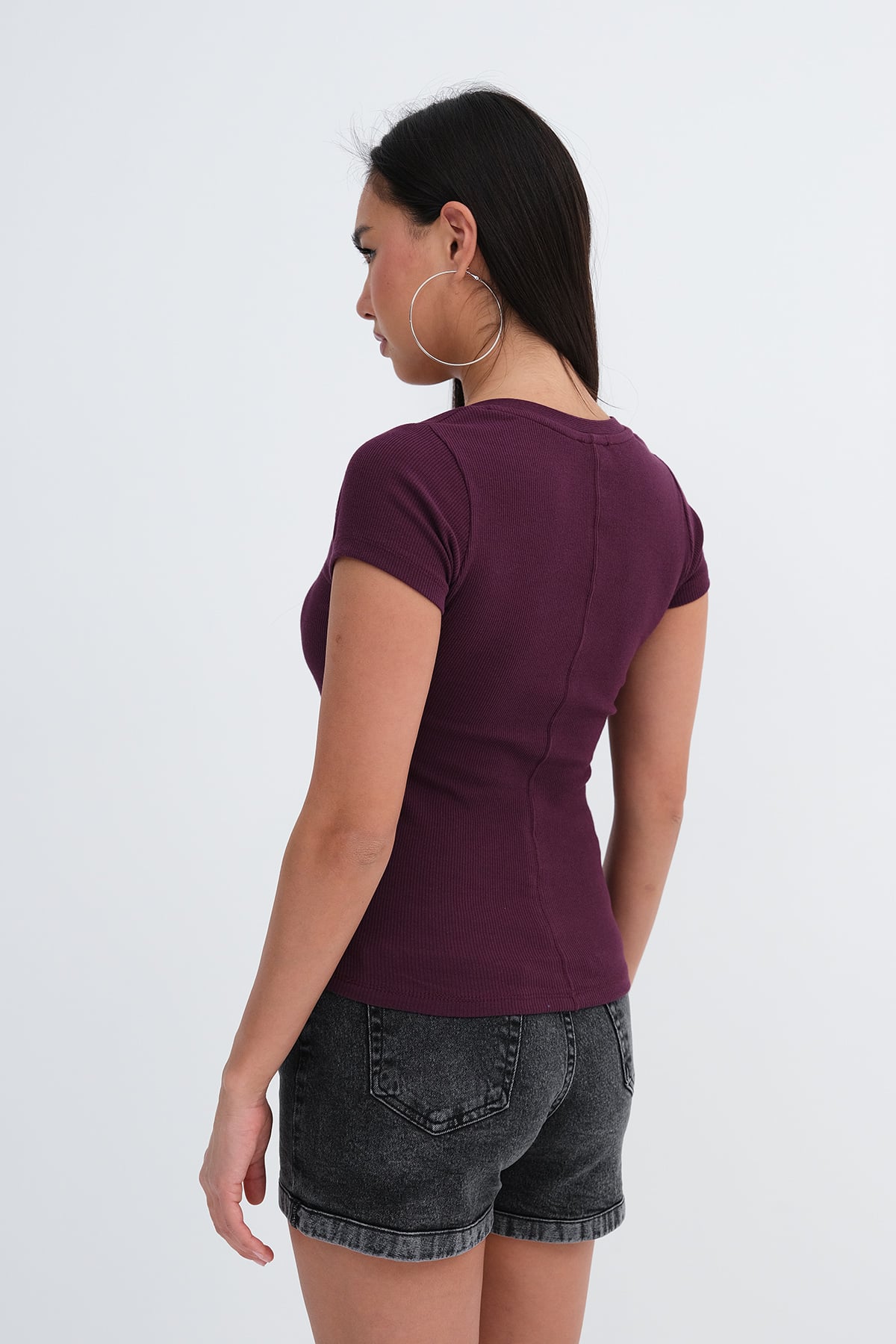 Gardenia_V-Neck-Basic-T-Shirt-addax