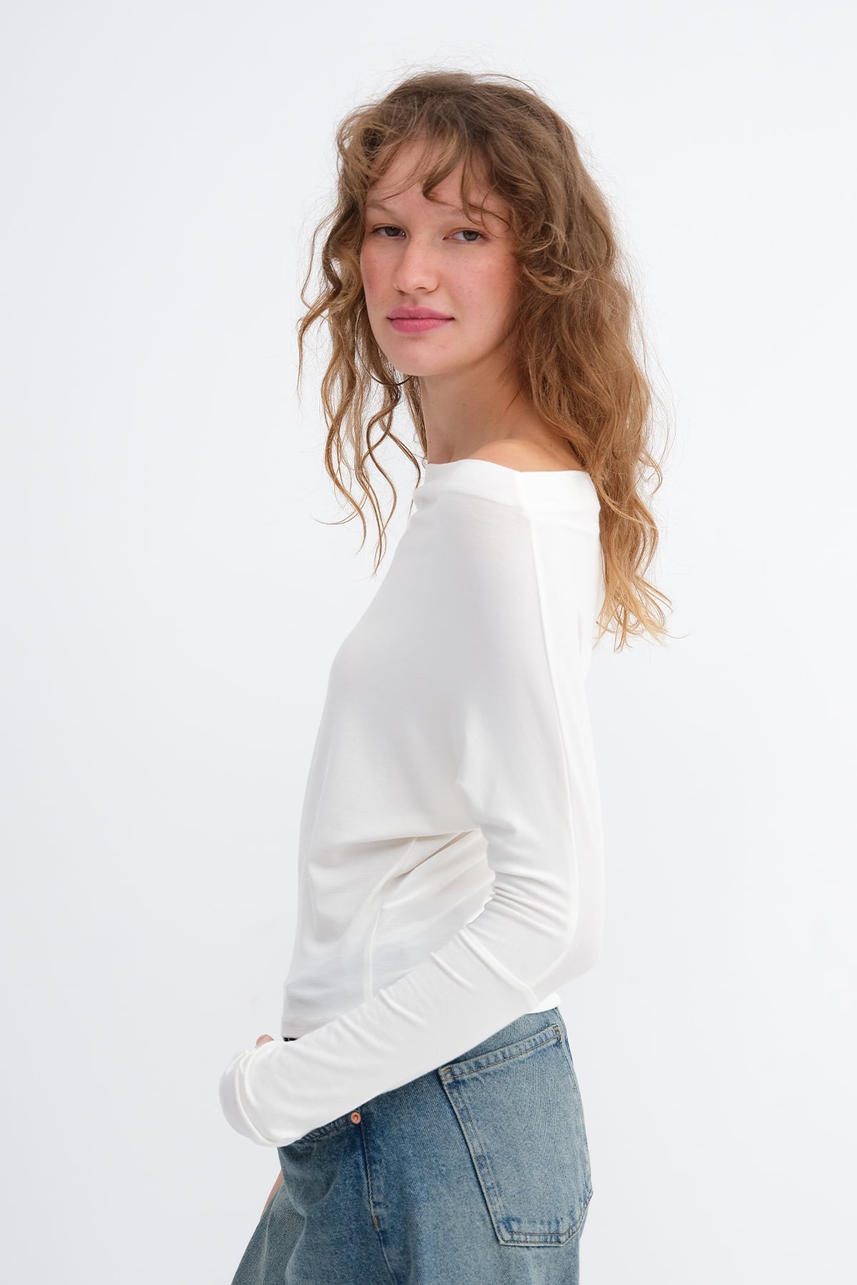 Ecru_Kayık-Yaka-Basic-Bluz-B1888-addax