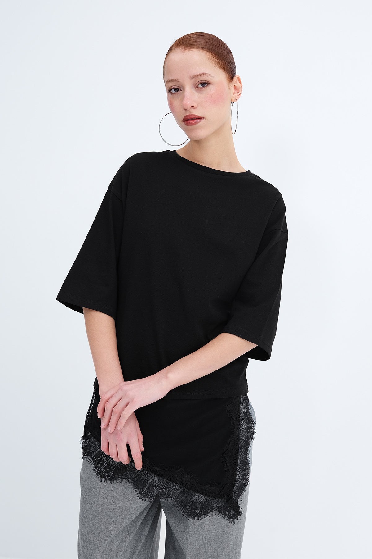 Black_Crew-Neck-Lace-Detailed-T-Shirt-addax