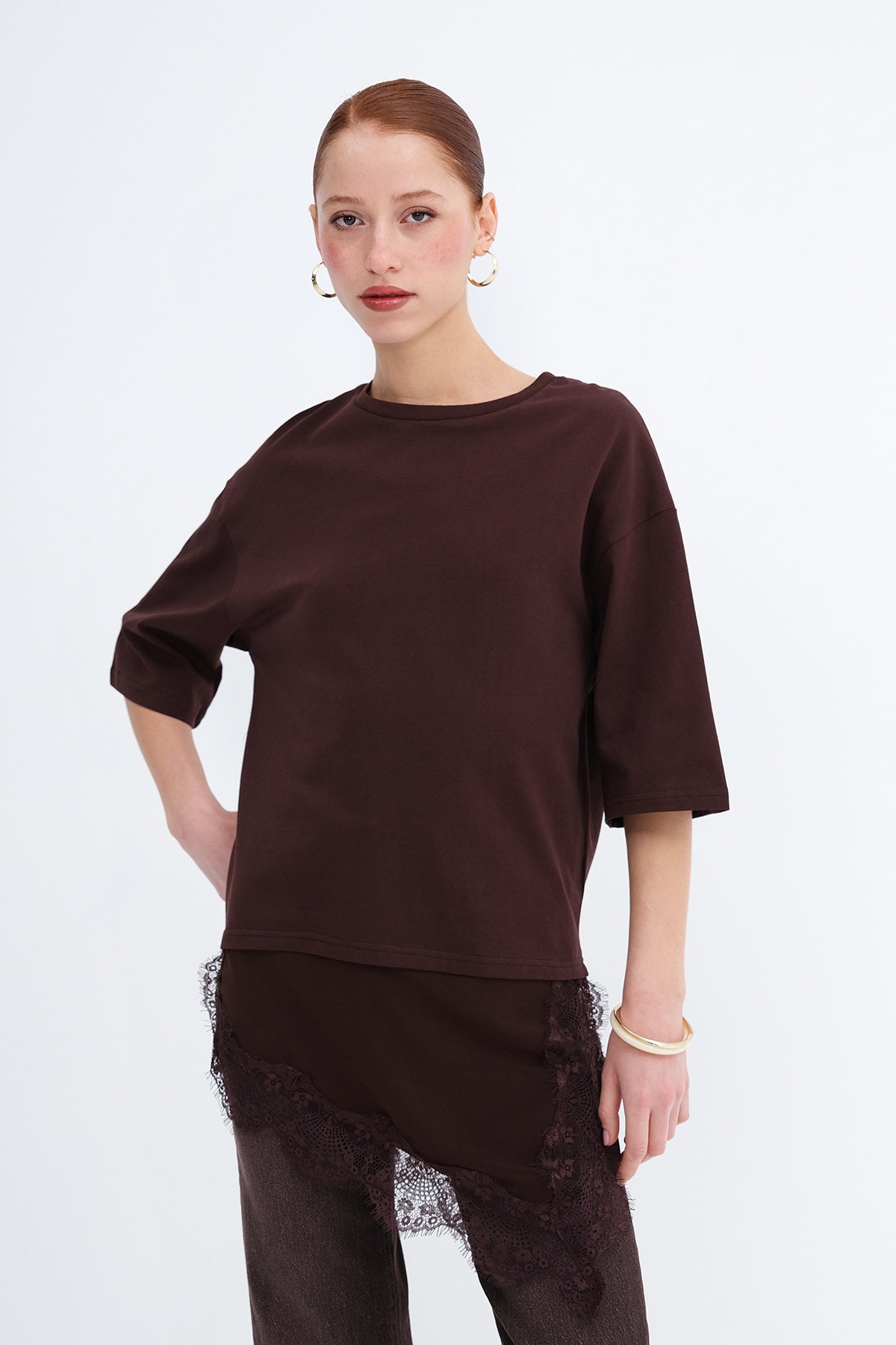 Brown_Crew-Neck-Lace-Detailed-T-Shirt-addax