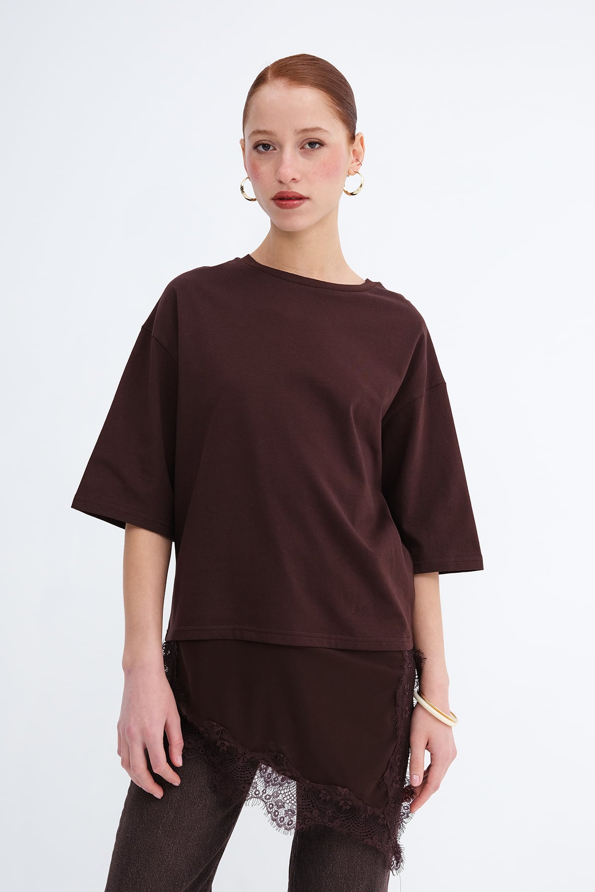 Brown_Crew-Neck-Lace-Detailed-T-Shirt-addax
