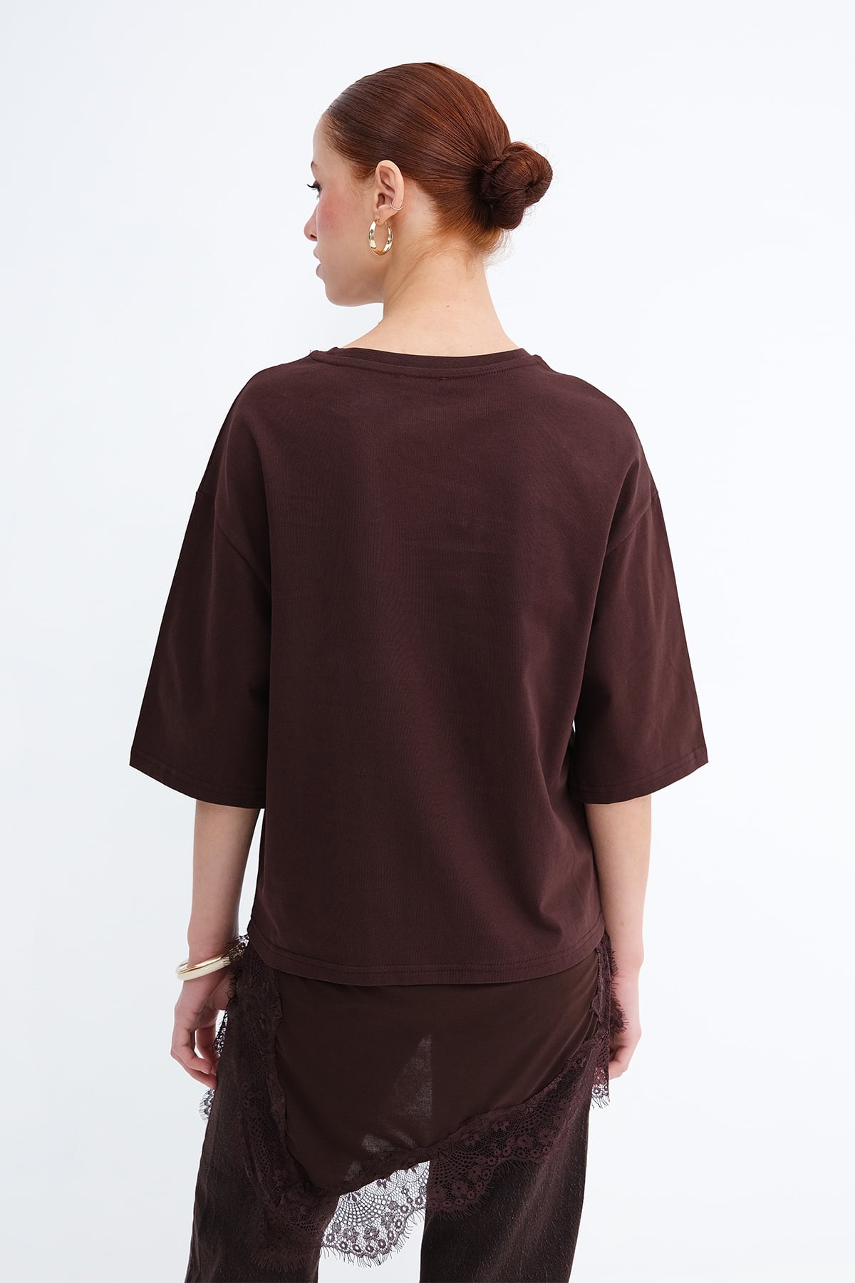 Brown_Crew-Neck-Lace-Detailed-T-Shirt-addax
