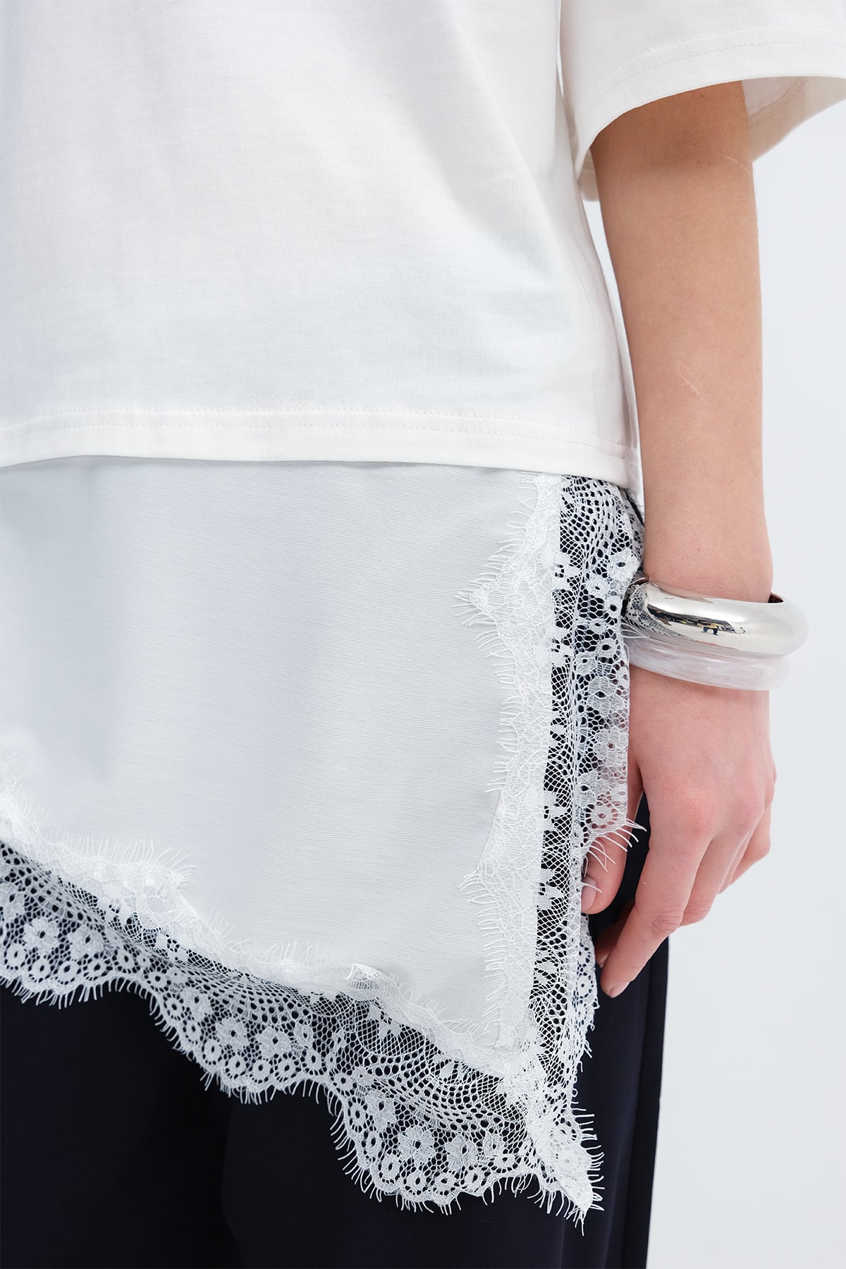 Ecru_Crew-Neck-Lace-Detailed-T-Shirt-addax