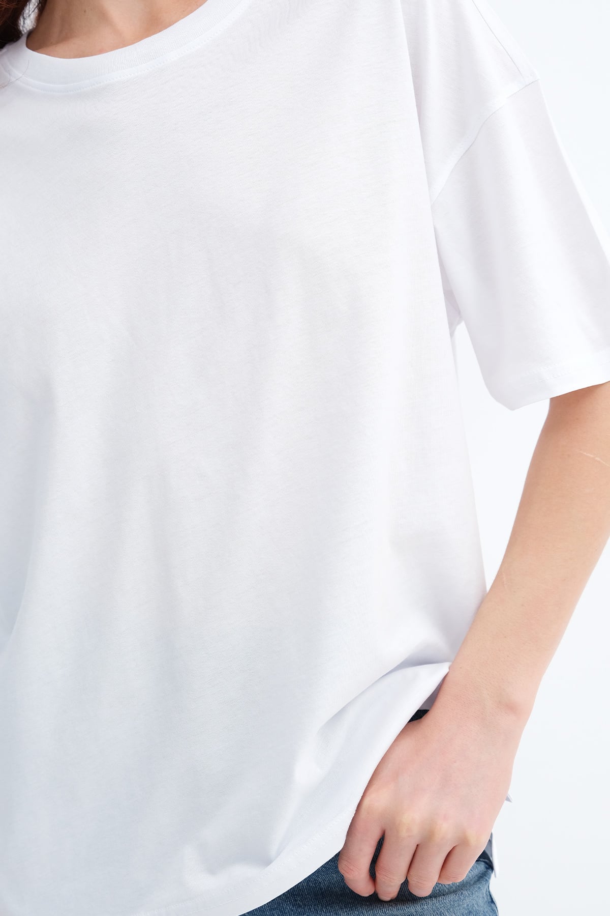 White_Crew-Neck-Basic-T-shirt-addax