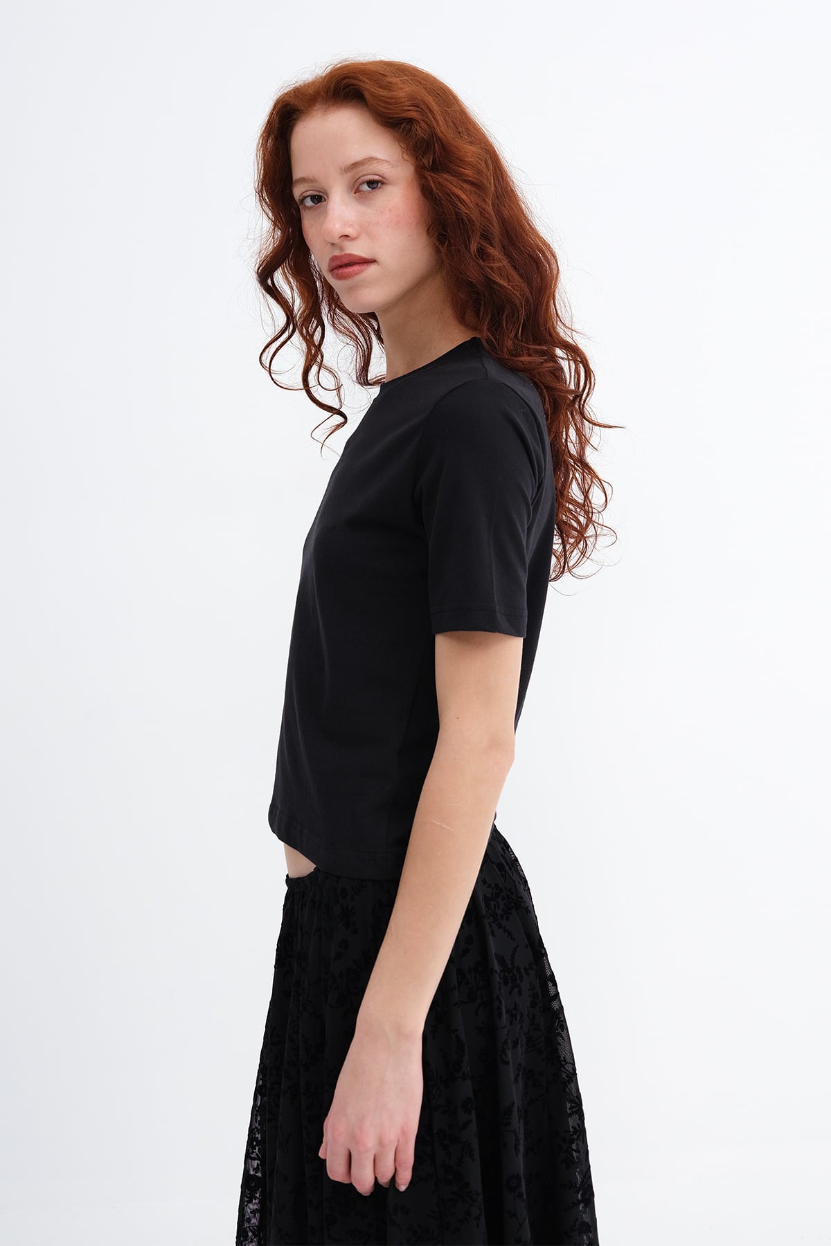 Black_Crew-Neck-Basic-T-shirt-addax