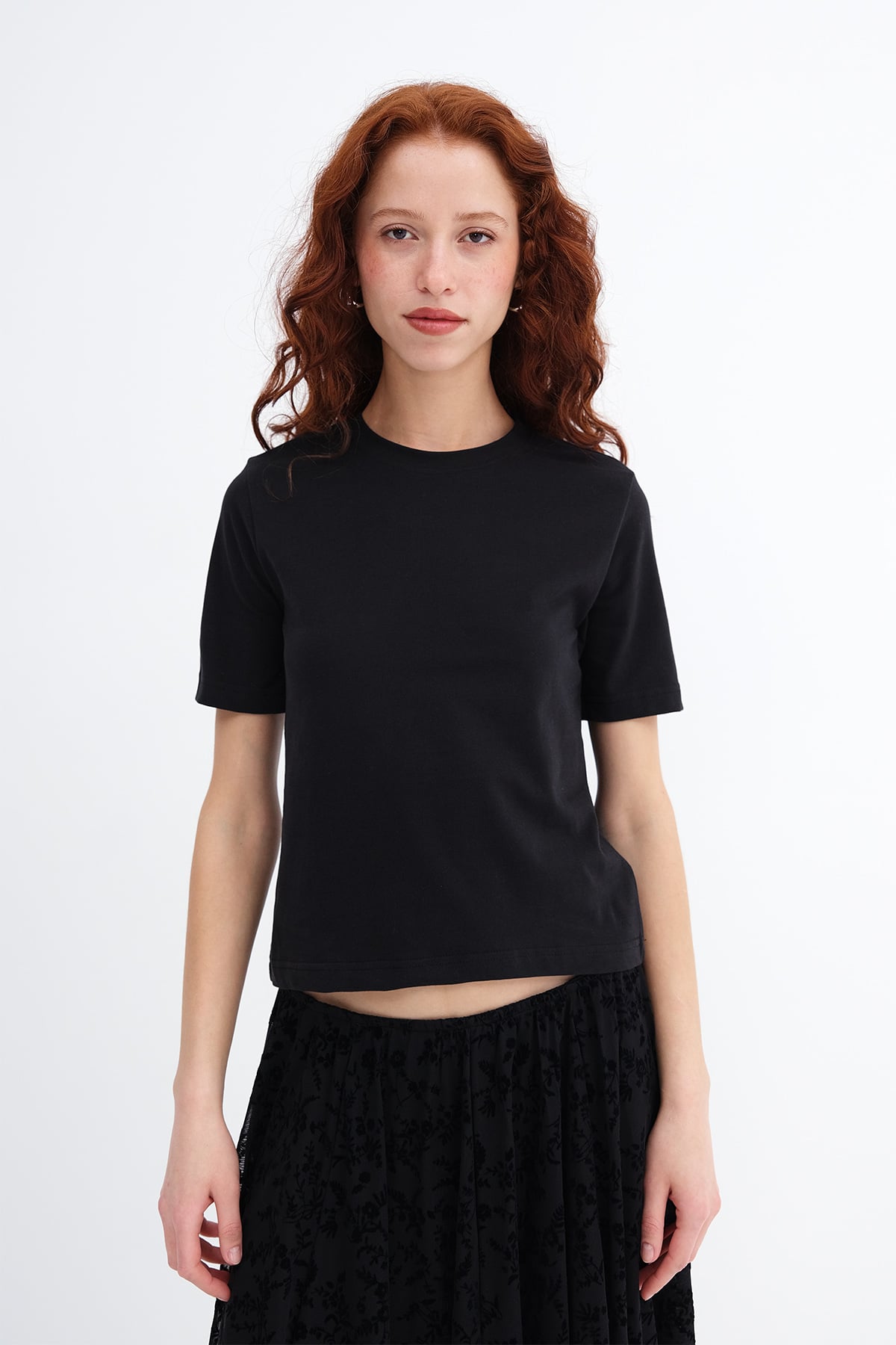 Black_Crew-Neck-Basic-T-shirt-addax