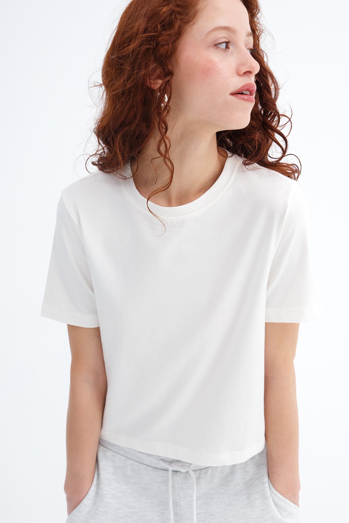 Ecru_Crew-Neck-Basic-T-shirt-addax