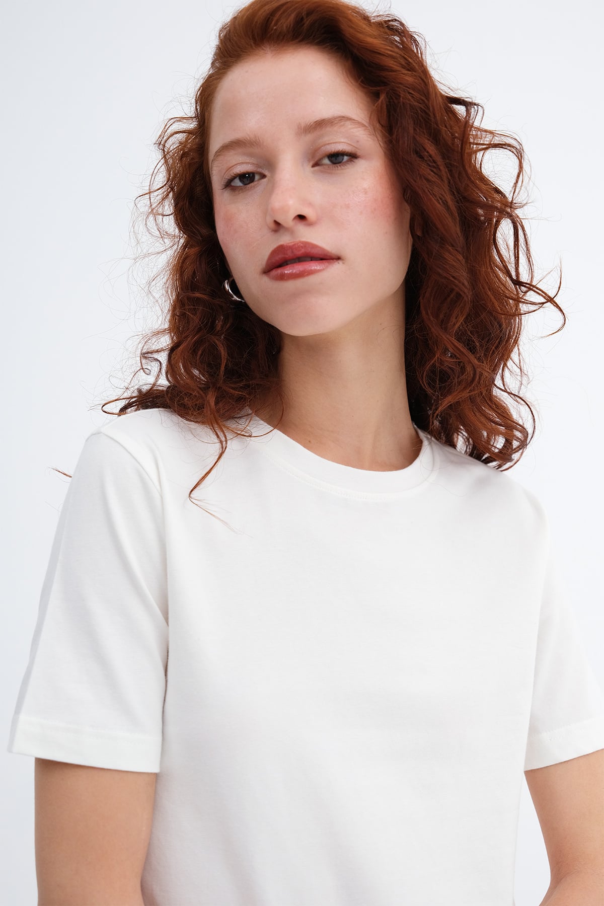 Ecru_Crew-Neck-Basic-T-shirt-addax