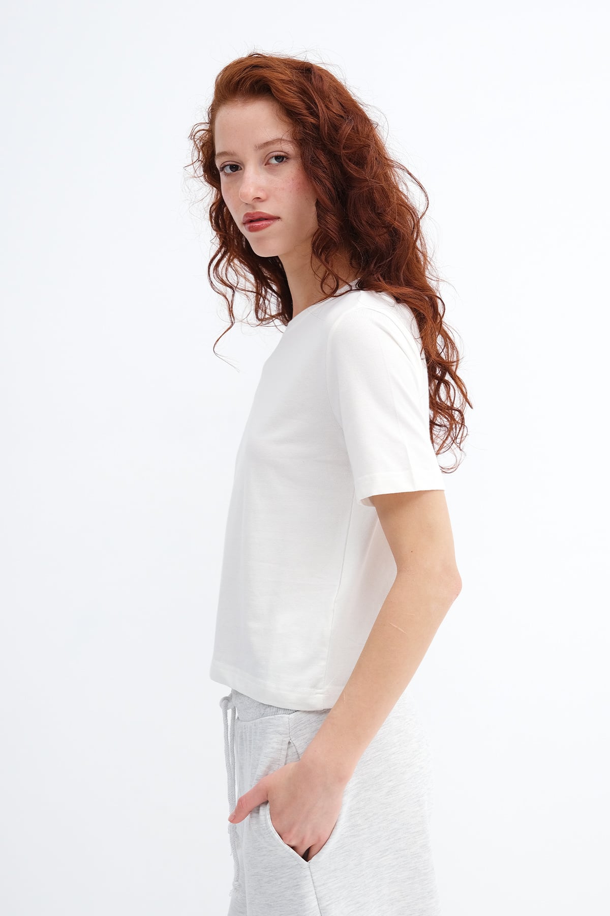 Ecru_Crew-Neck-Basic-T-shirt-addax