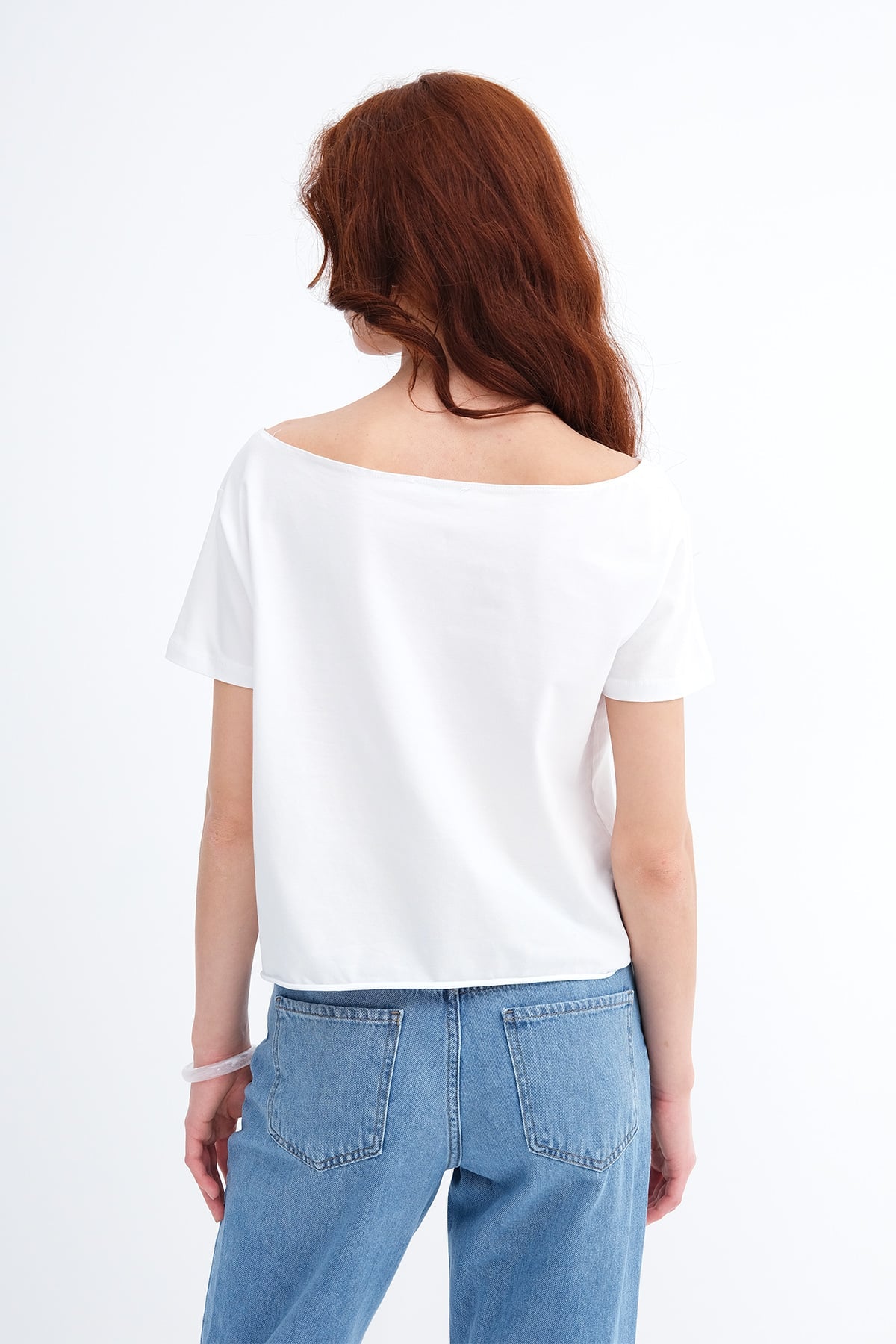 White_Boat-Neck-Printed-T-shirt-addax
