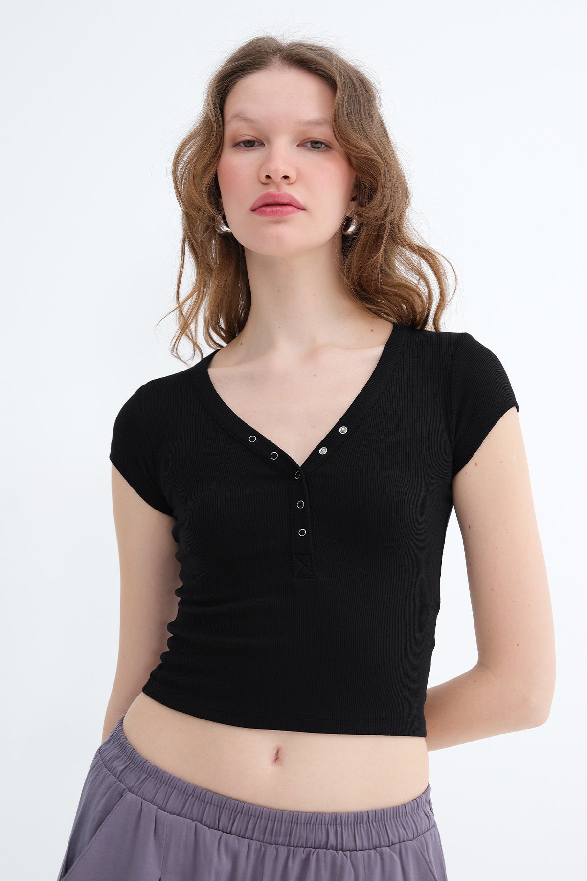 Black_Snap-Button-Collar-Modal T-shirt-addax