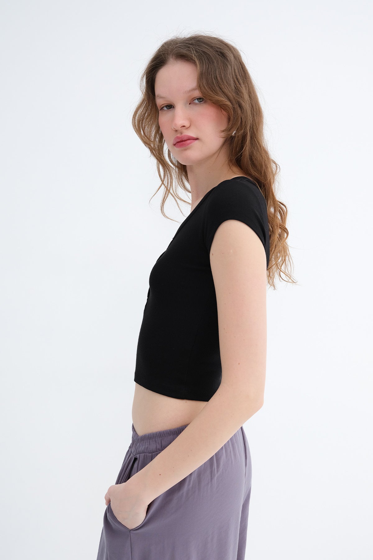 Black_Snap-Button-Collar-Modal T-shirt-addax