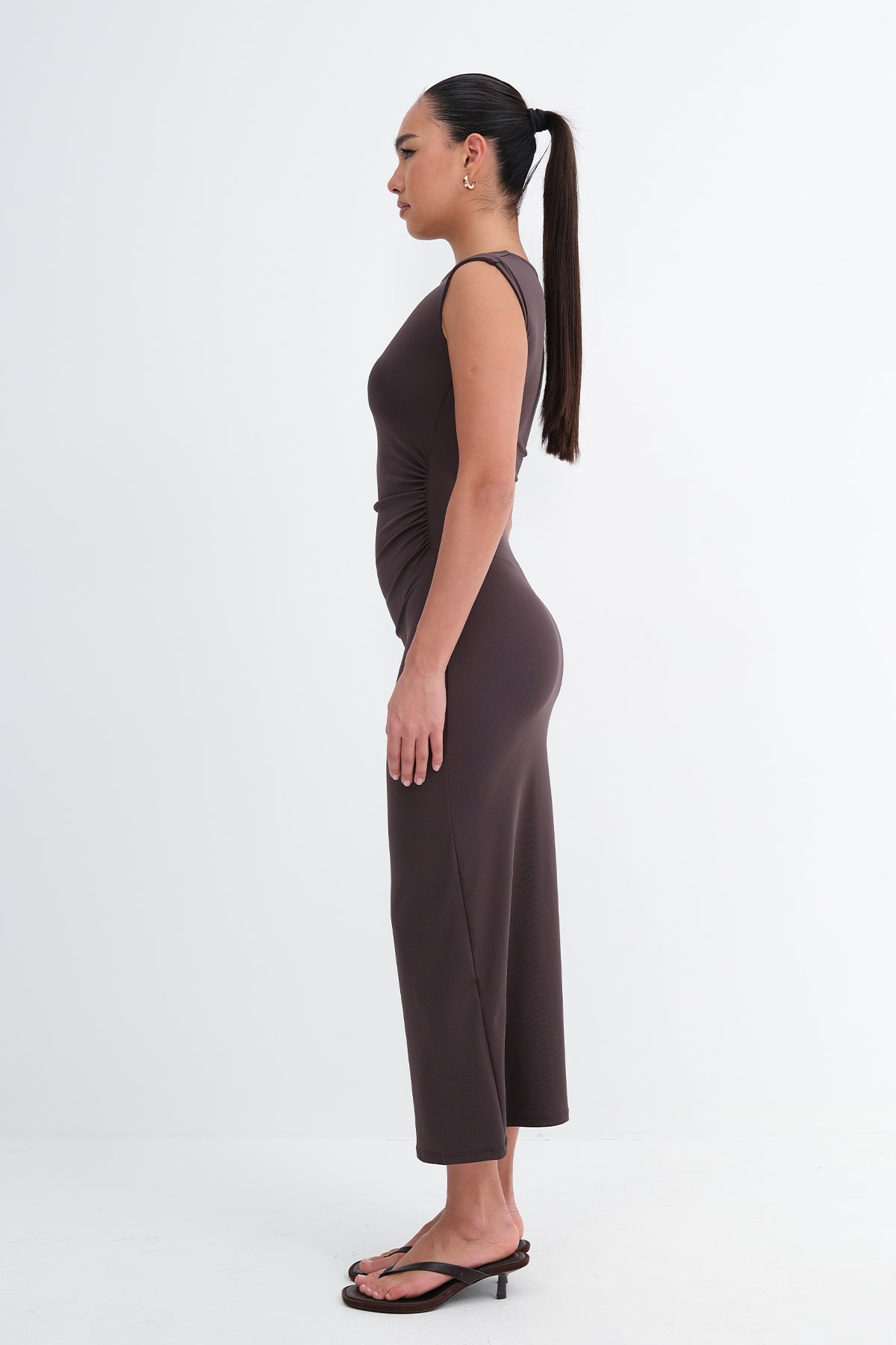Soft-Brown_Sleeveless-Ruched-Midi-Dress-addax