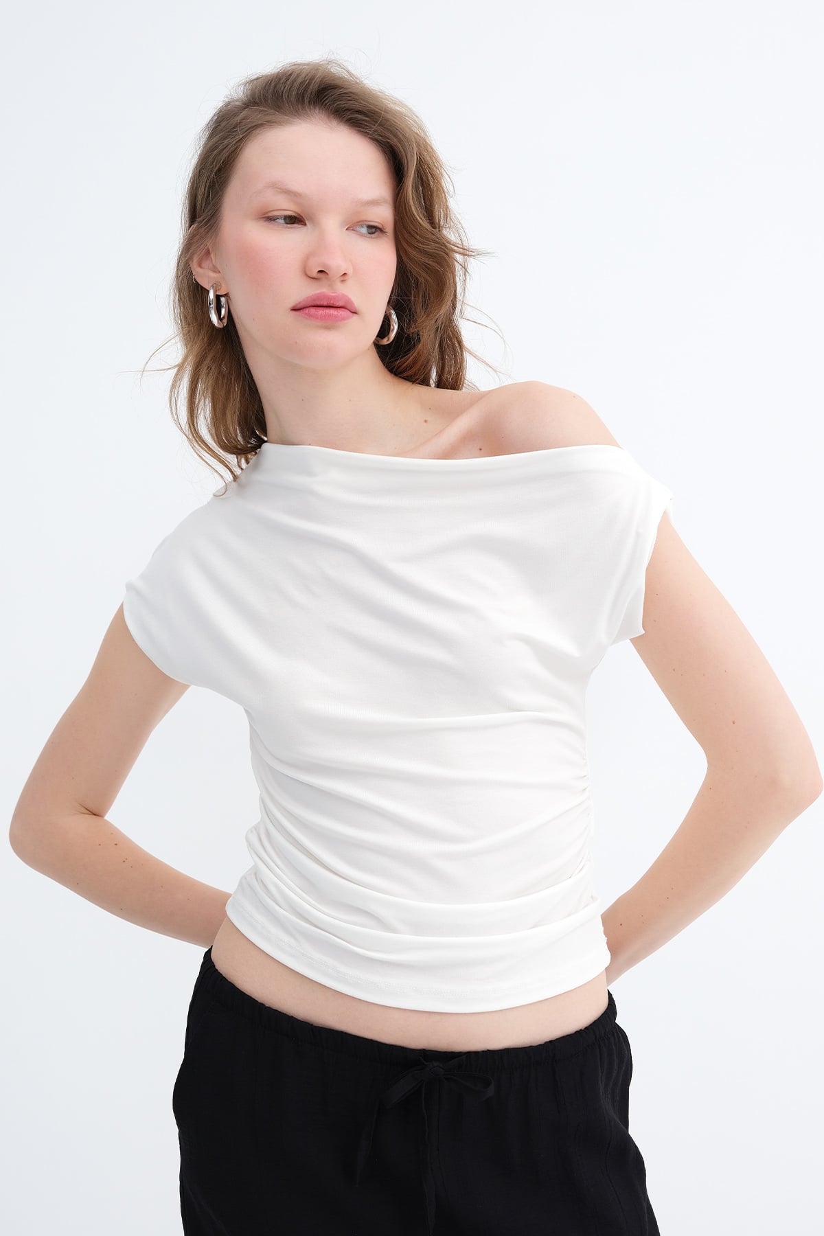 Ecru_Boat-Neck-Ruched-T-Shirt-addax