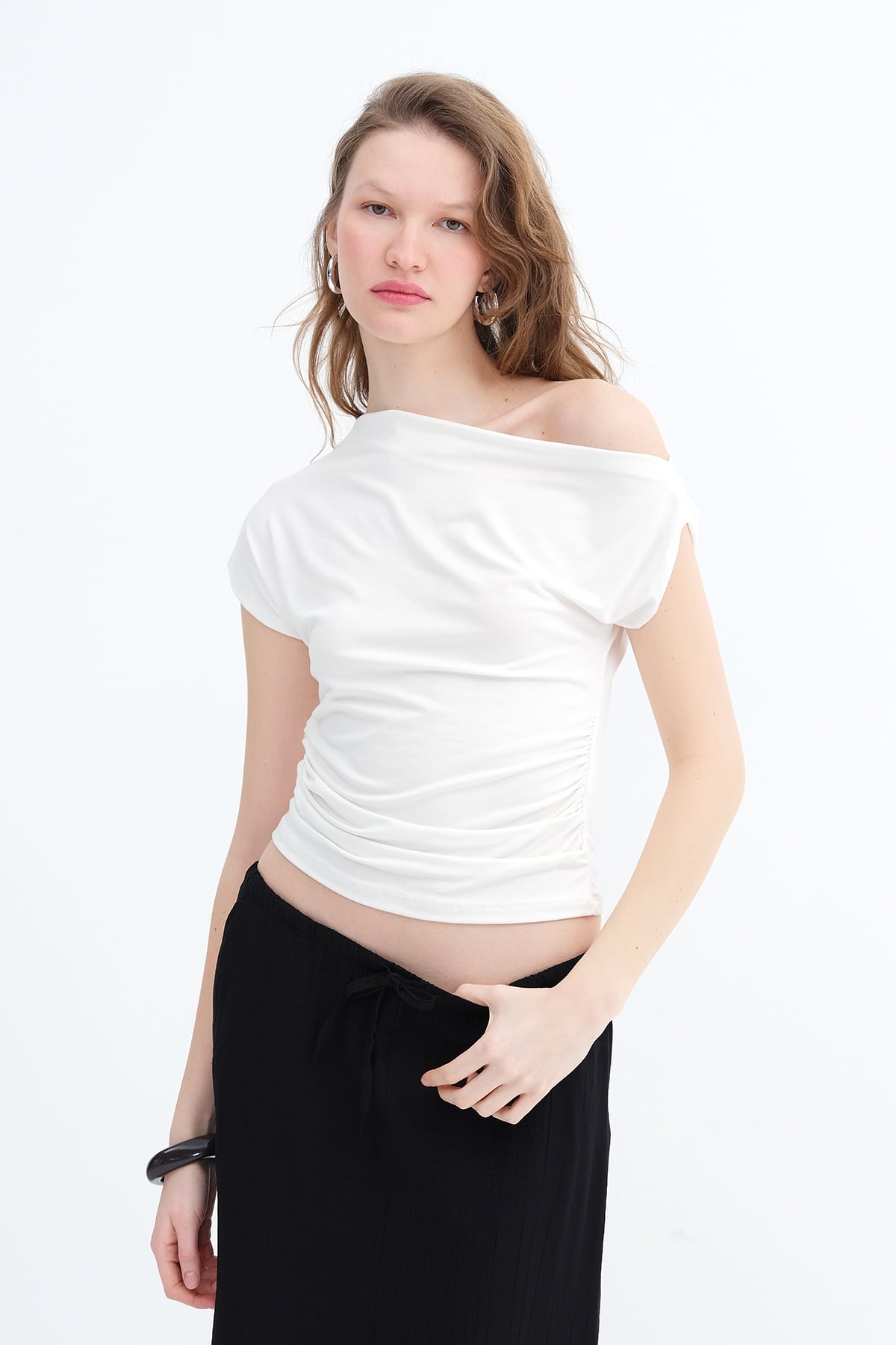 Ecru_Boat-Neck-Ruched-T-Shirt-addax