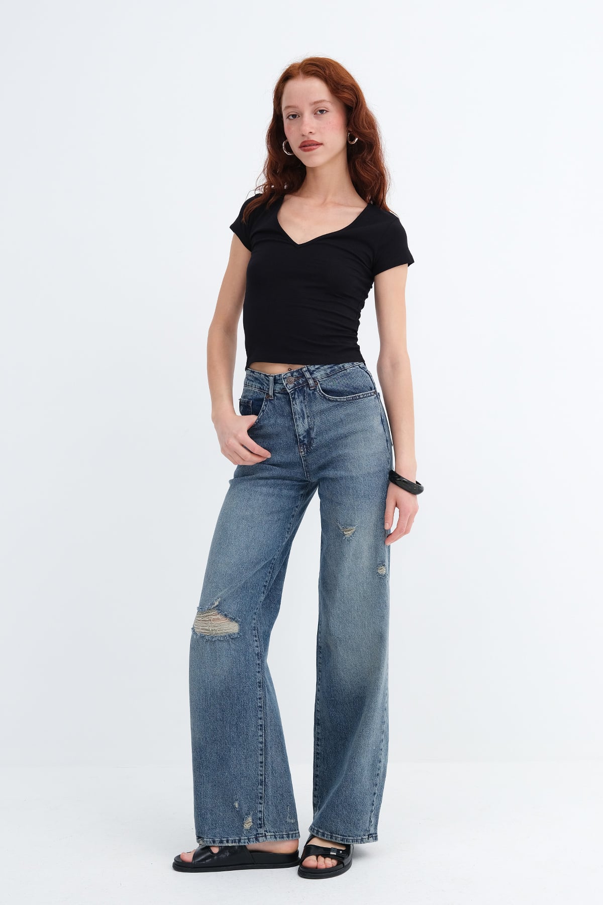Light-Blue_Distressed-Jeans-addax