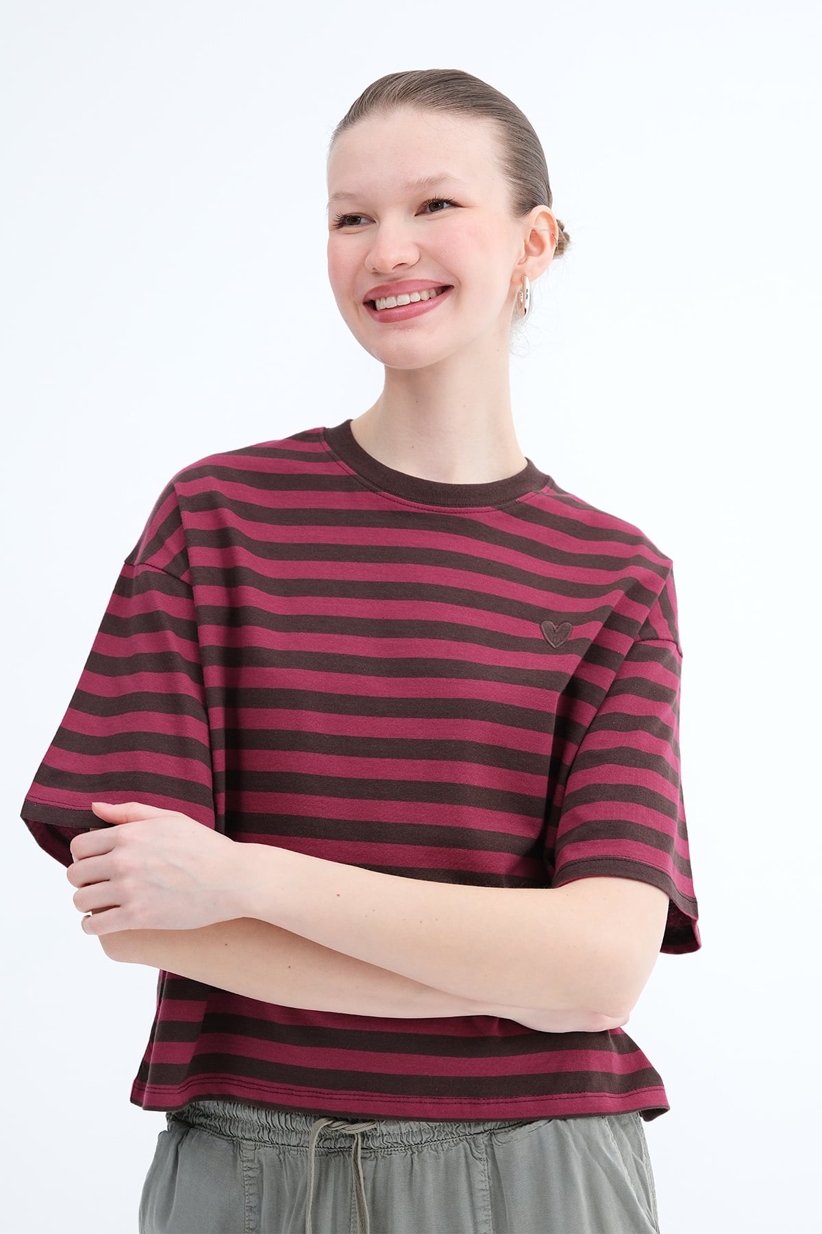 Gardenia-Brown_Heart-Embroidered-Striped-T-Shirt-addax