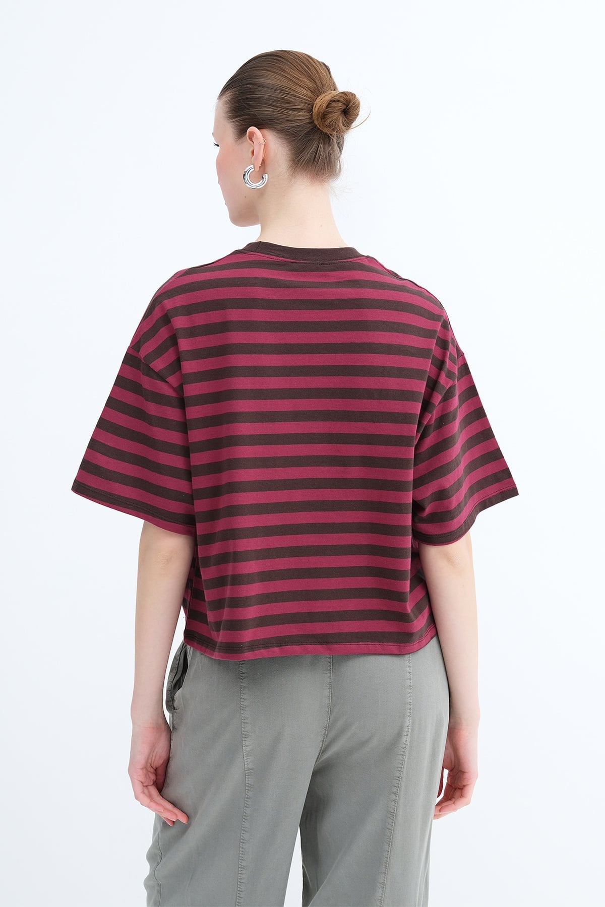 Gardenia-Brown_Heart-Embroidered-Striped-T-Shirt-addax