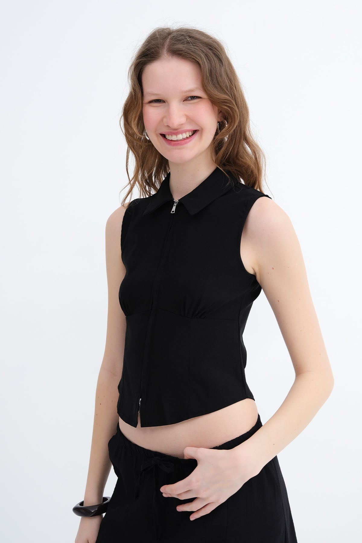 Black_Sleeveless-Zip-Up-Shirt-addax