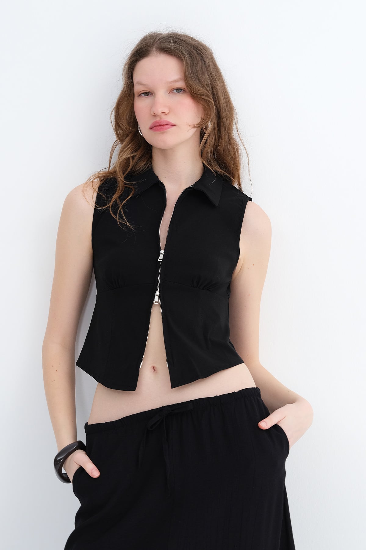 Black_Sleeveless-Zip-Up-Shirt-addax