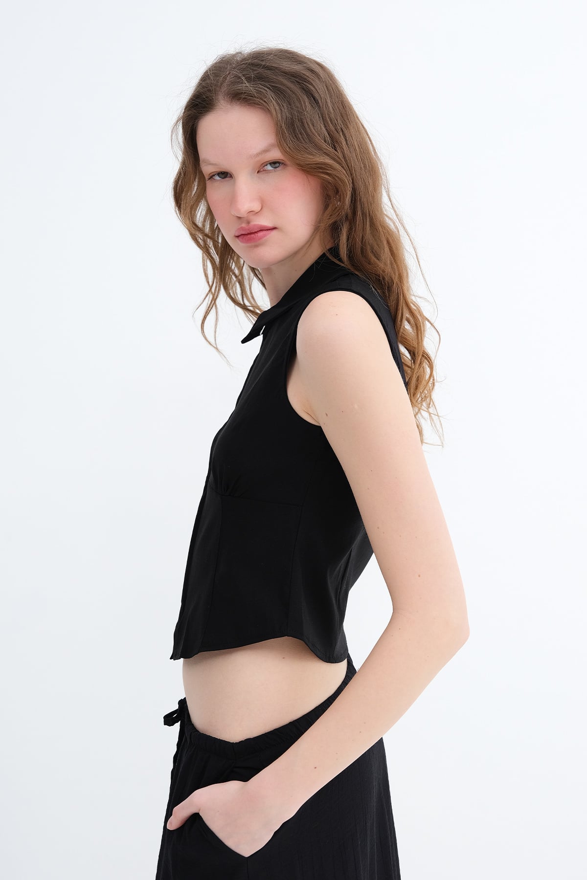 Black_Sleeveless-Zip-Up-Shirt-addax