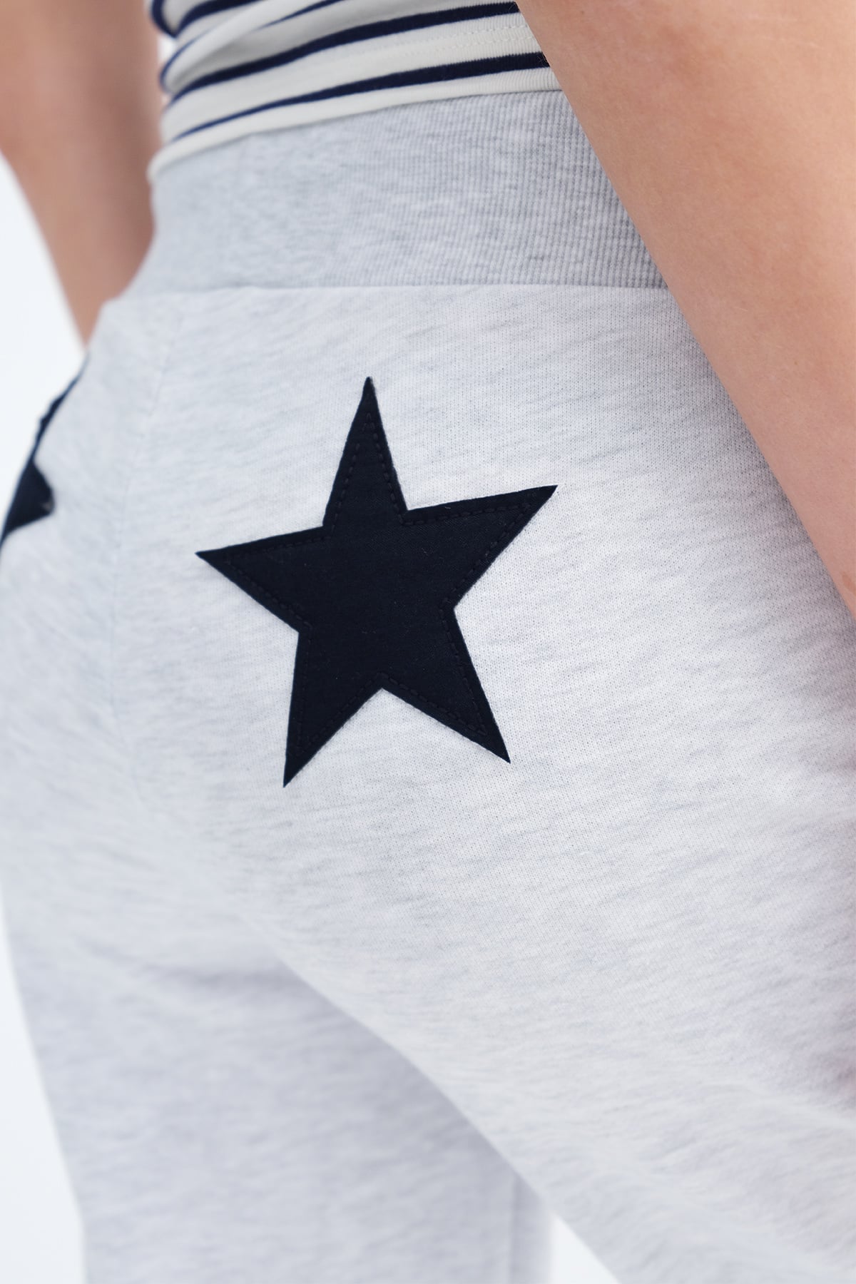 Snow-Melange_Star-Pattern-Sweatpants-addax