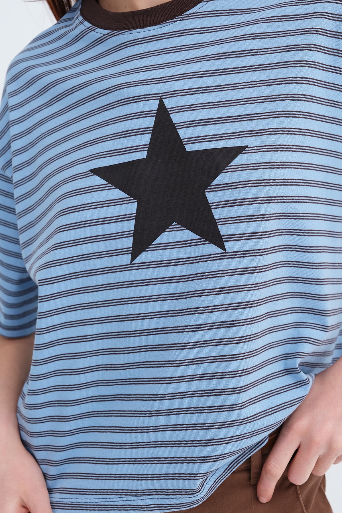 Baby-Blue_Star-Print-Striped-T-shirt-addax