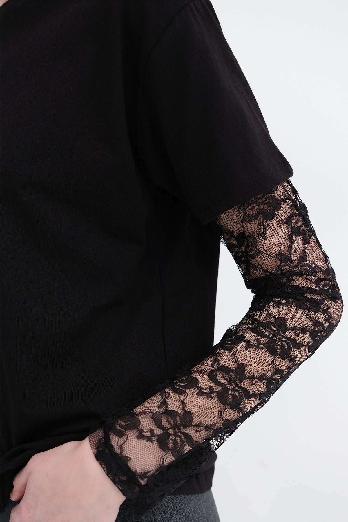 Black_Lace-Detail-Long-Sleeve-T-Shirt-addax