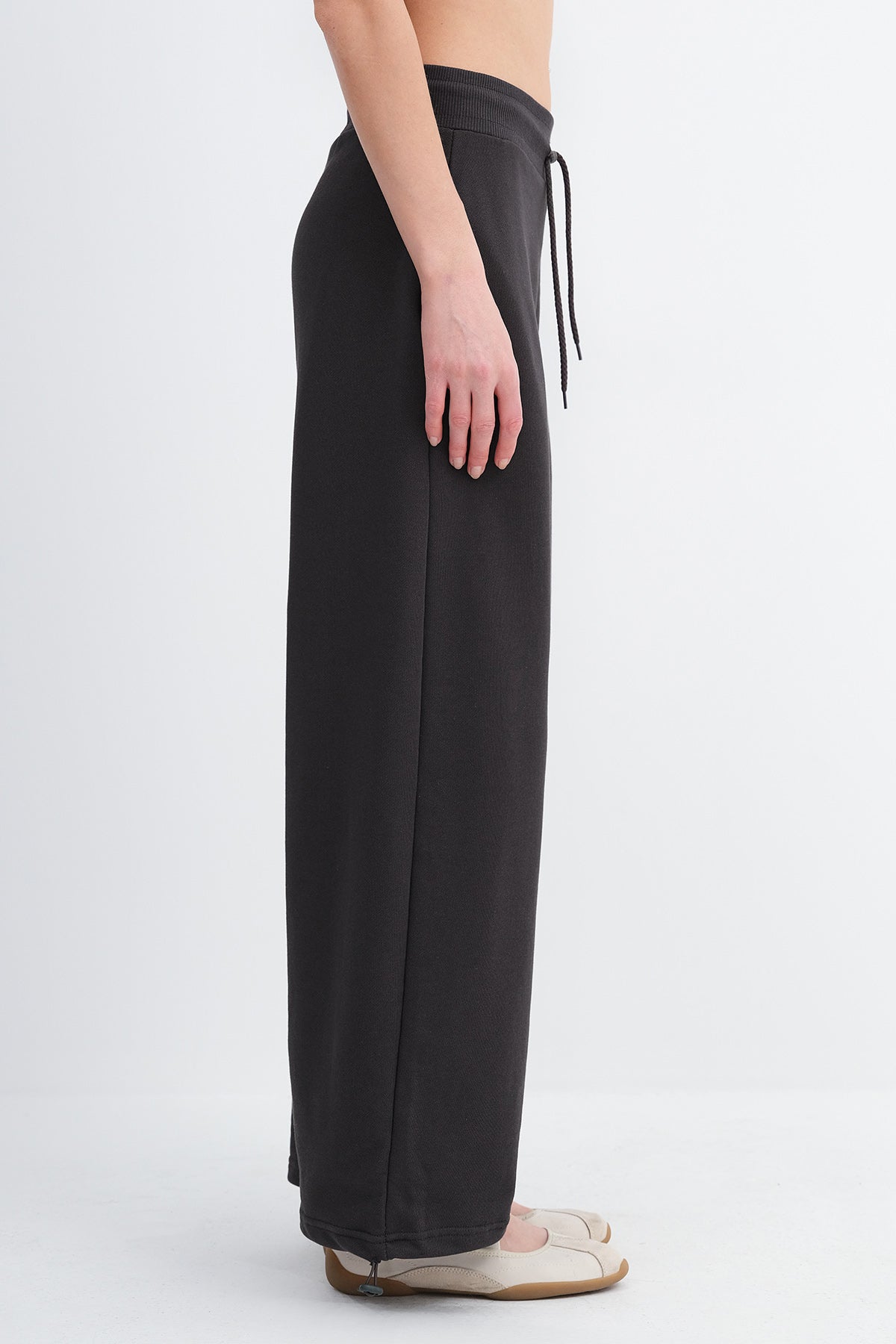 Charcoal_Elastic-Waist-Sweatpants-with-Adjustable-Hem-addax