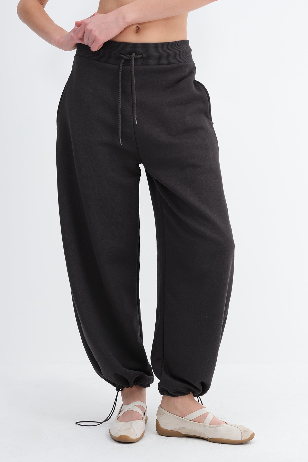 Charcoal_Elastic-Waist-Sweatpants-with-Adjustable-Hem-addax