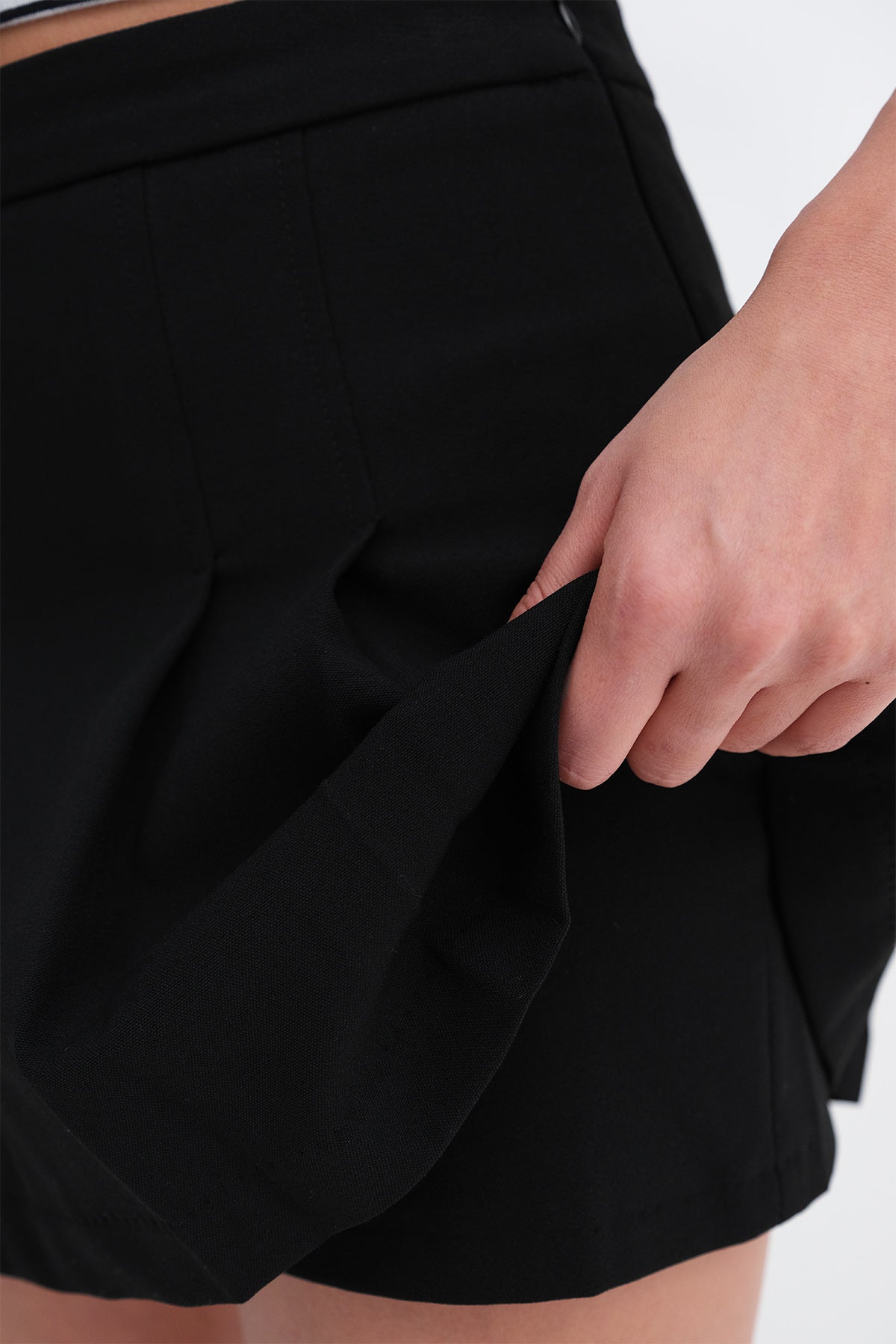 Black_Pleated-Mini-Skort-addax