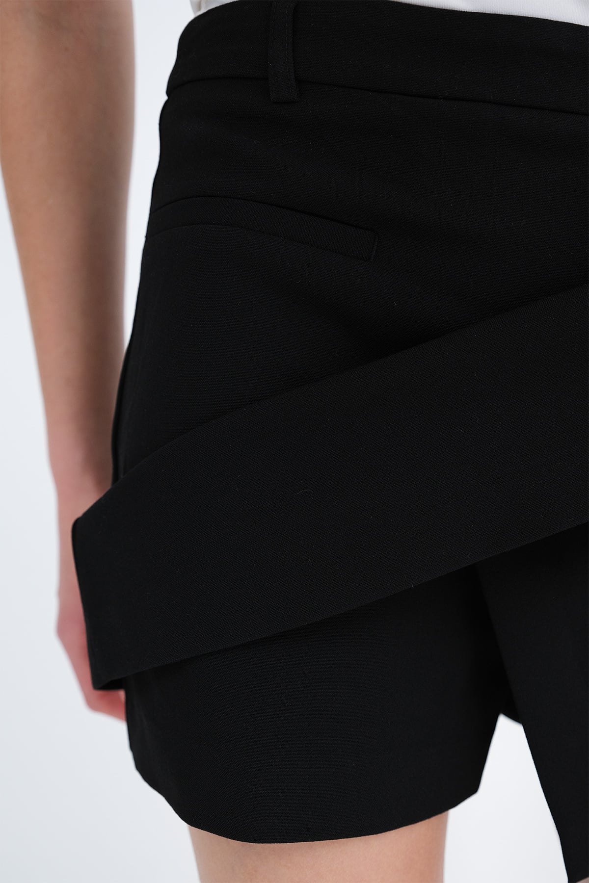 Black_Pocket-Detail-Skort-addax